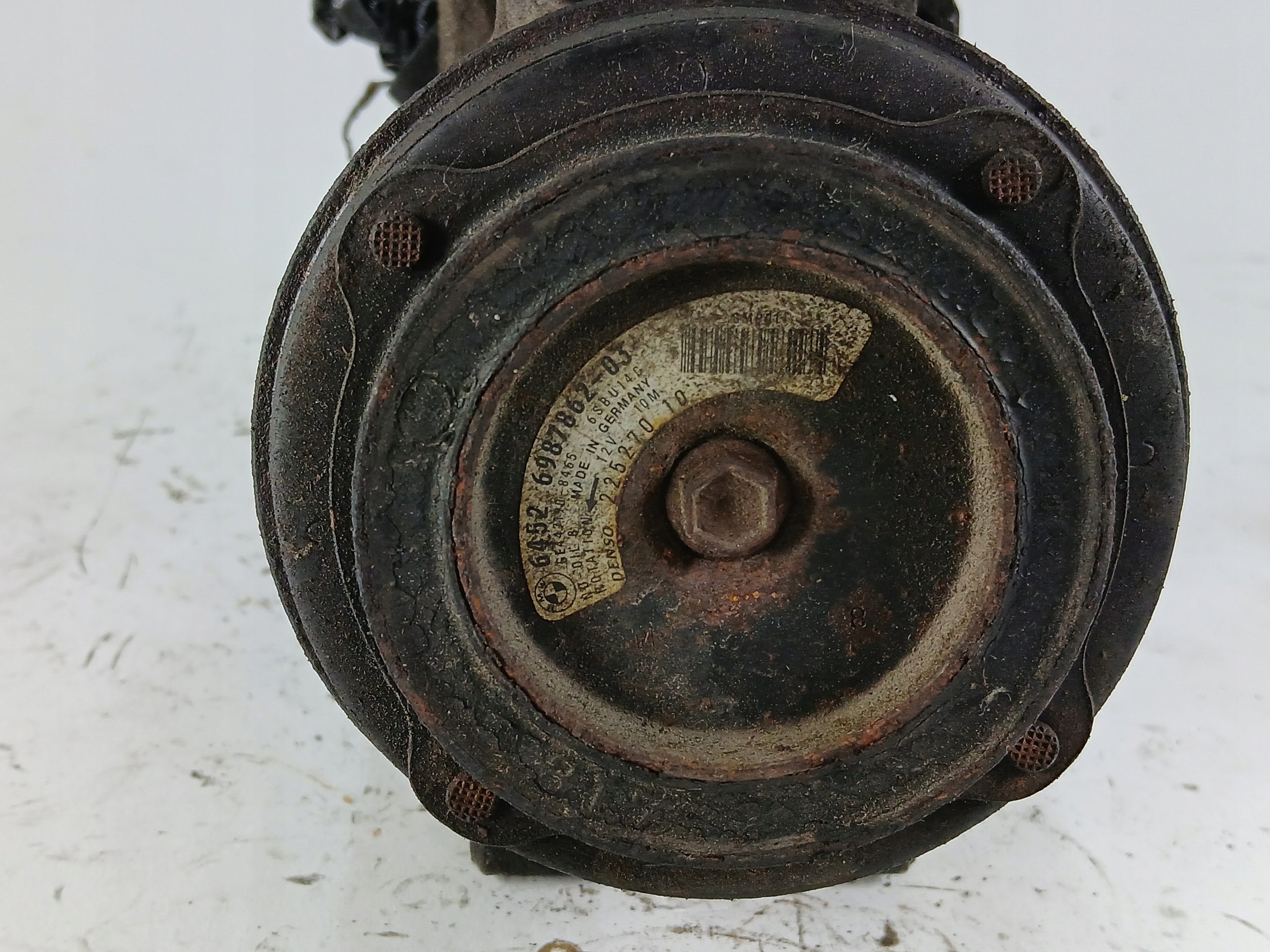 BMW E90 E91 2.0 D compressor; compressor of the air conditioning 6987862