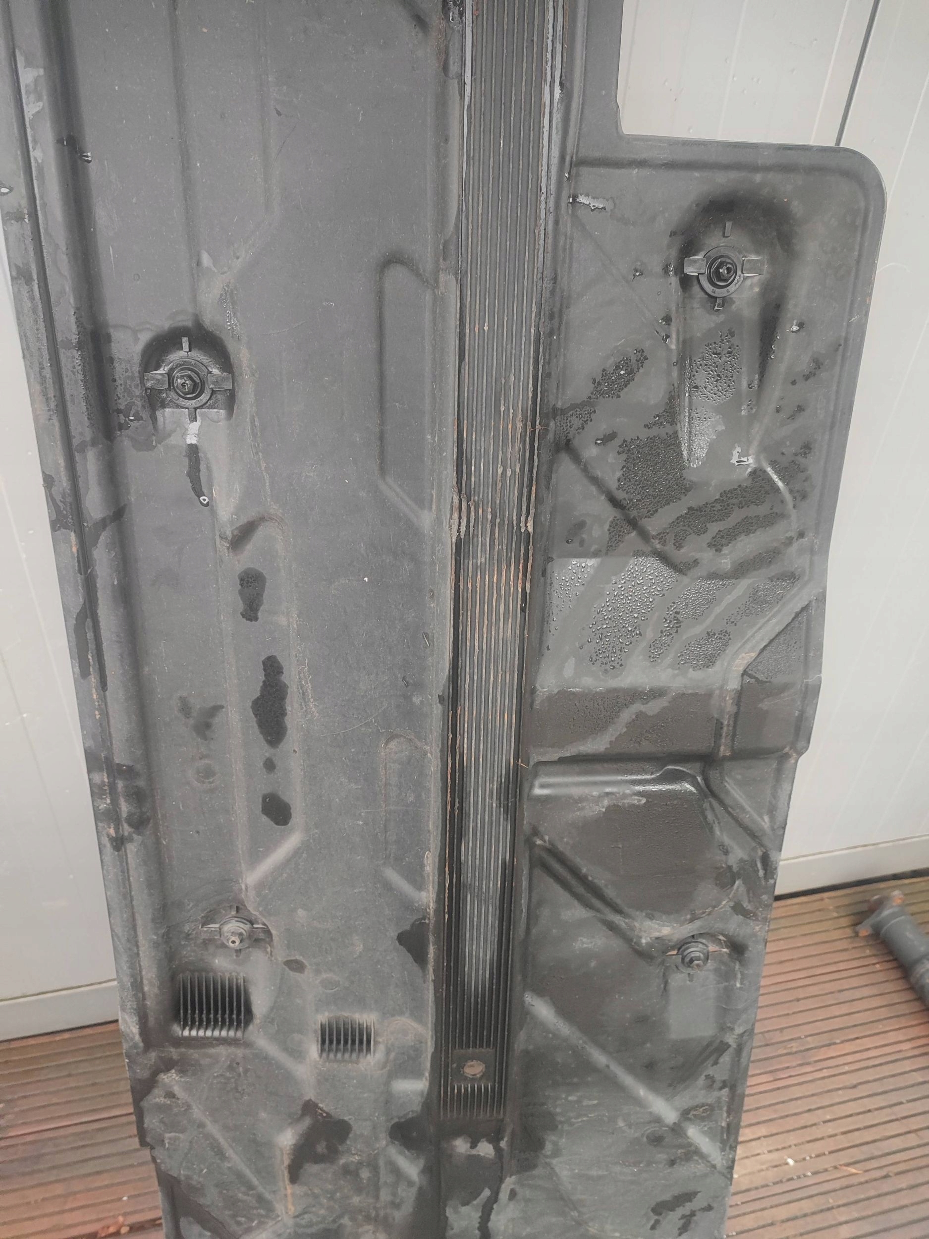 cover chassis right MERCEDES W204 A2046101408