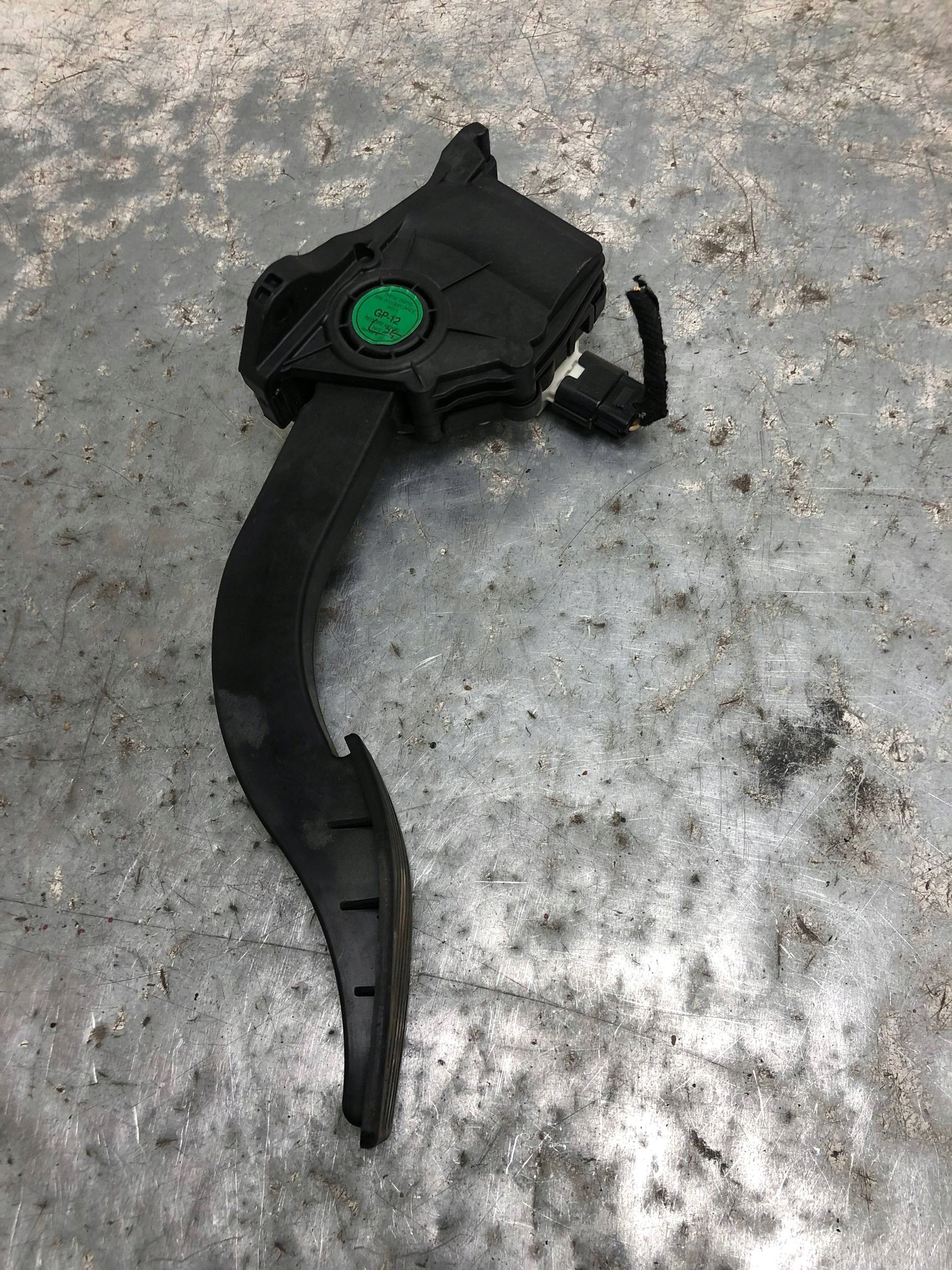 accelerator pedal potentiometer OPEL KARL 95352200