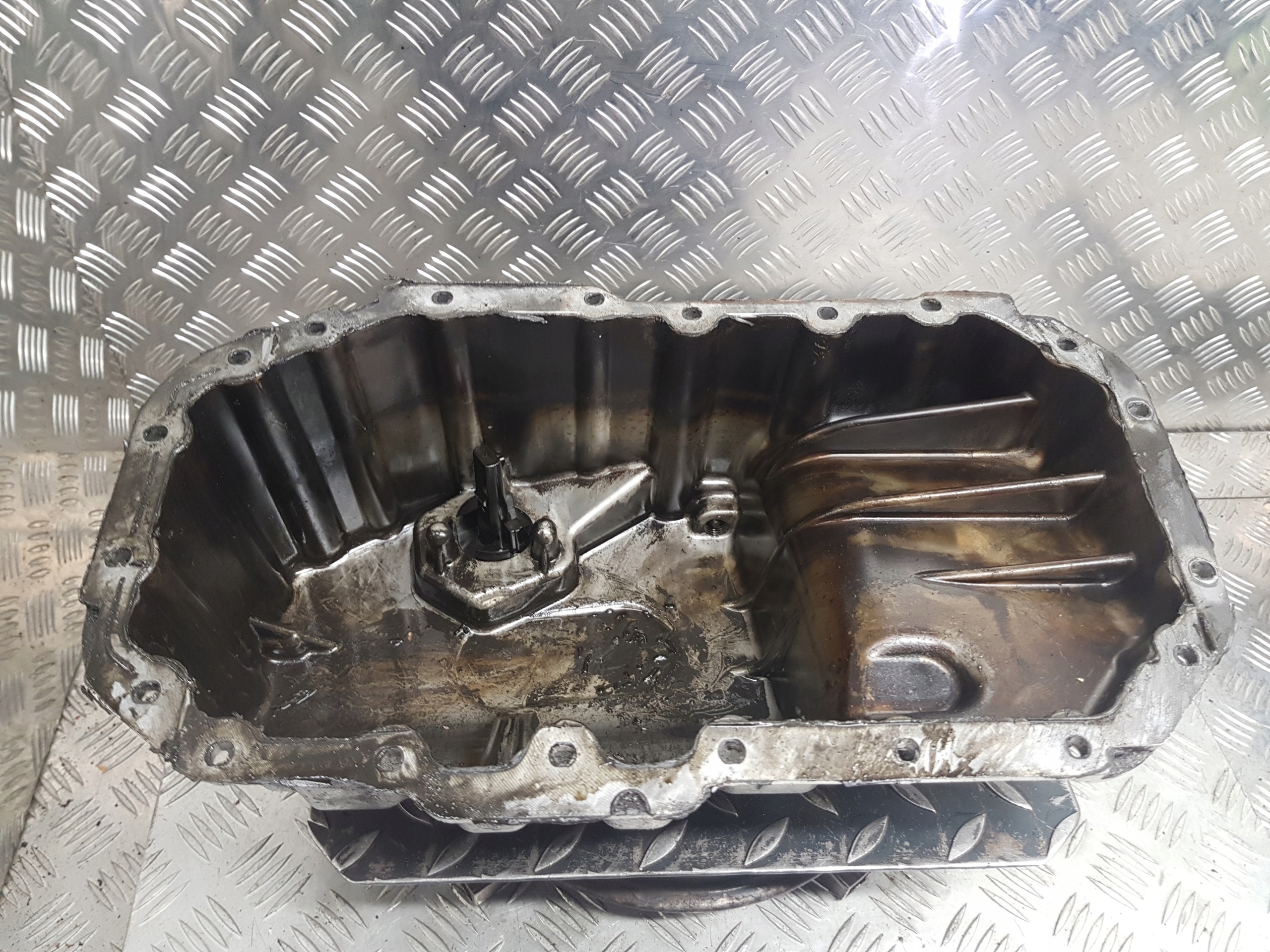 olajteknő VOLKSWAGEN GOLF 5