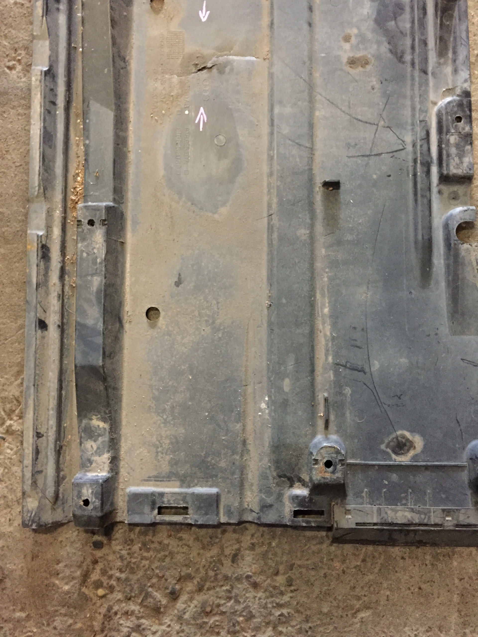 AUDI A4 B8 A5 Blende Abdeckung abdeckung des Bodens Unterfahrschutz links