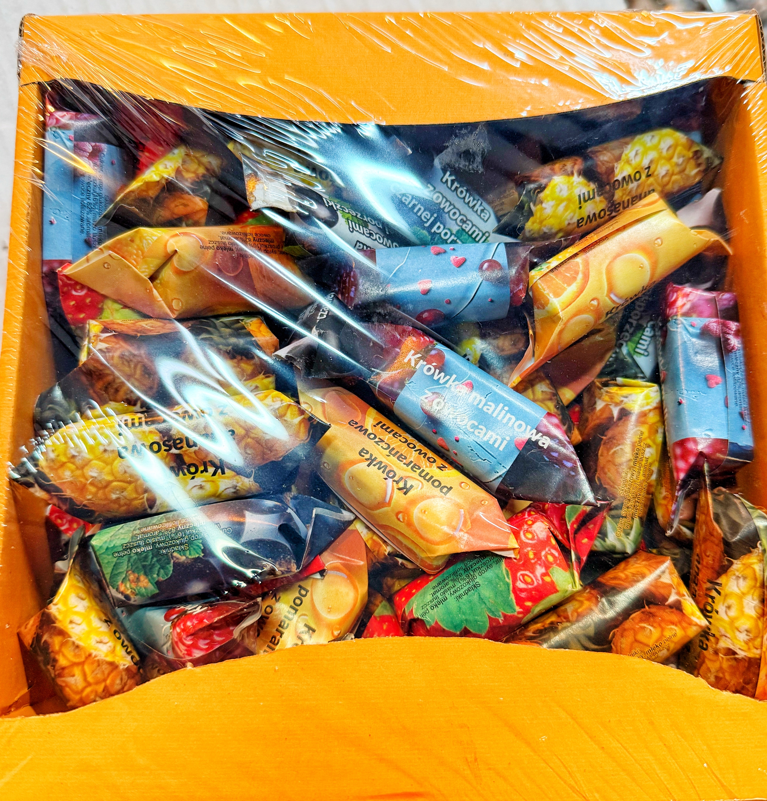 Levně Bonbón Krówka 's Fudge mix chutí s lyofilizovaným ovocem 1kg Malina Jahoda