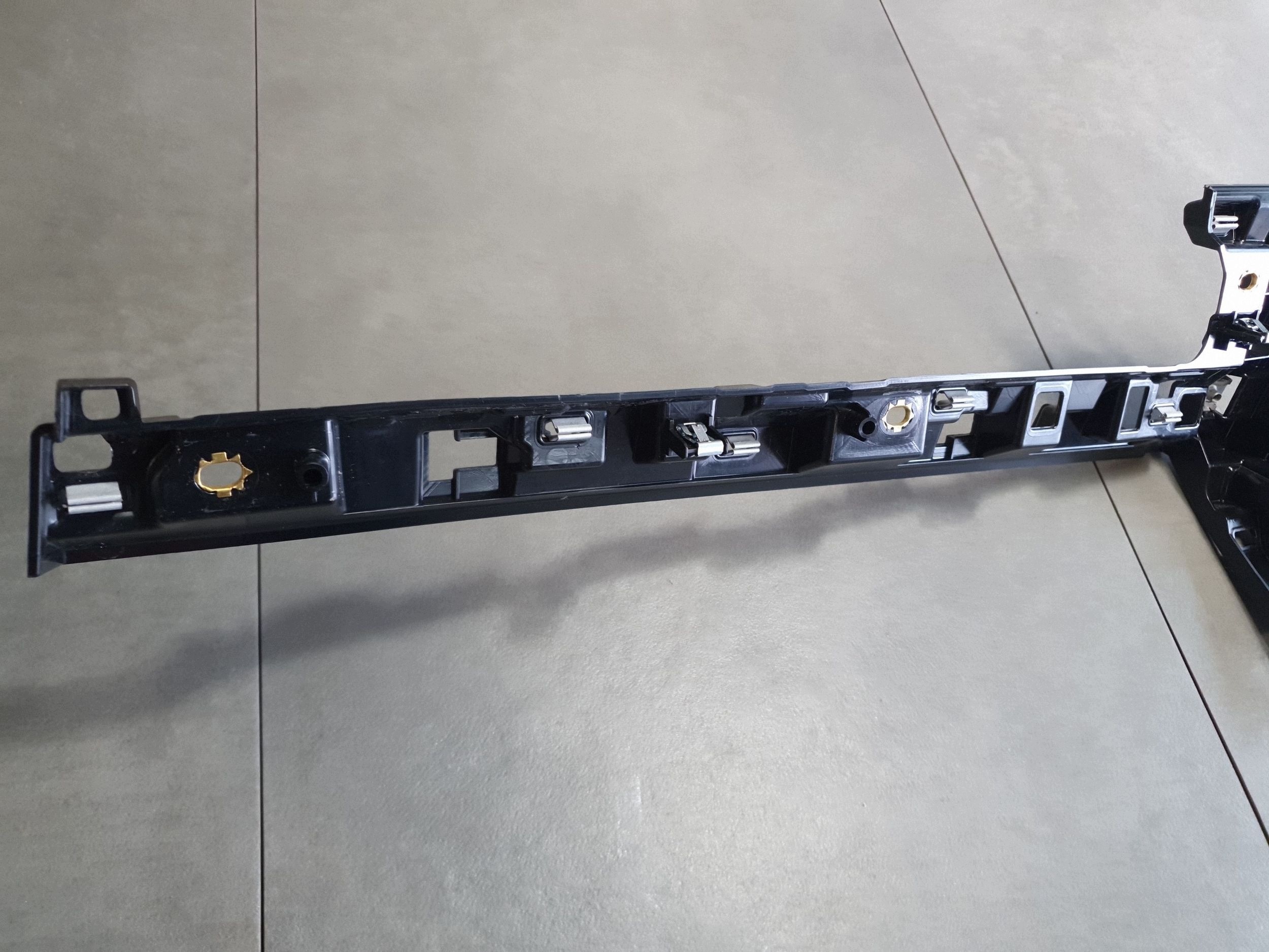 Audi A3 8Y Support plaque du tableau de bord 8Y1857736