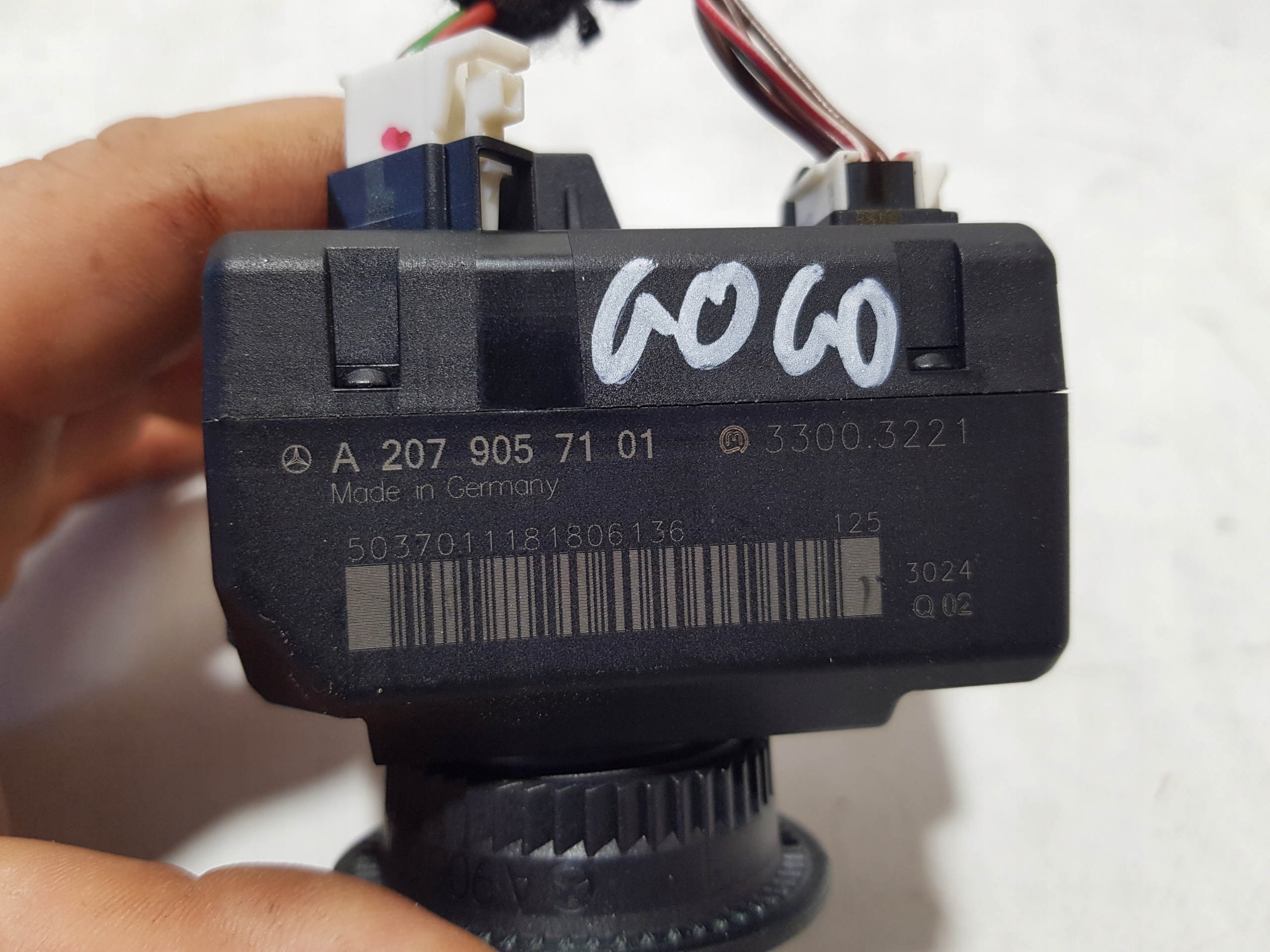 ignition +2X key MERCEDES W207 2079057101