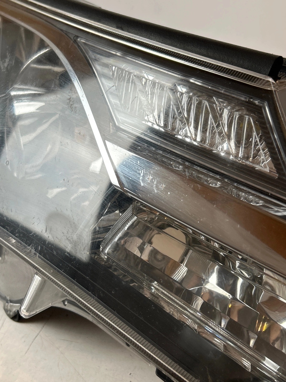 light front front right Toyota RAV4 IV lens