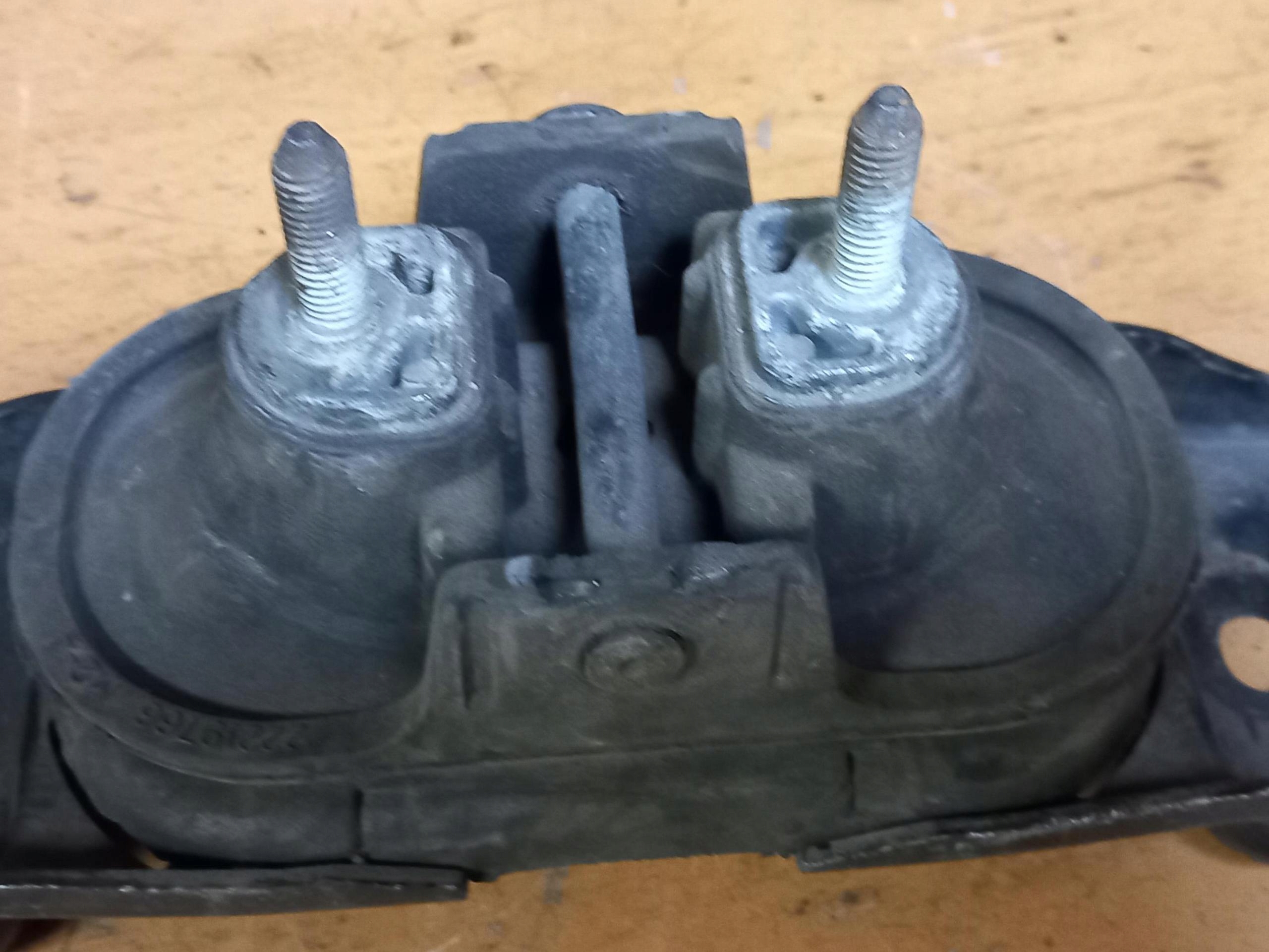 engine mount CHRYSLER VOYAGER V 2.8 CRD 4880496 07-15