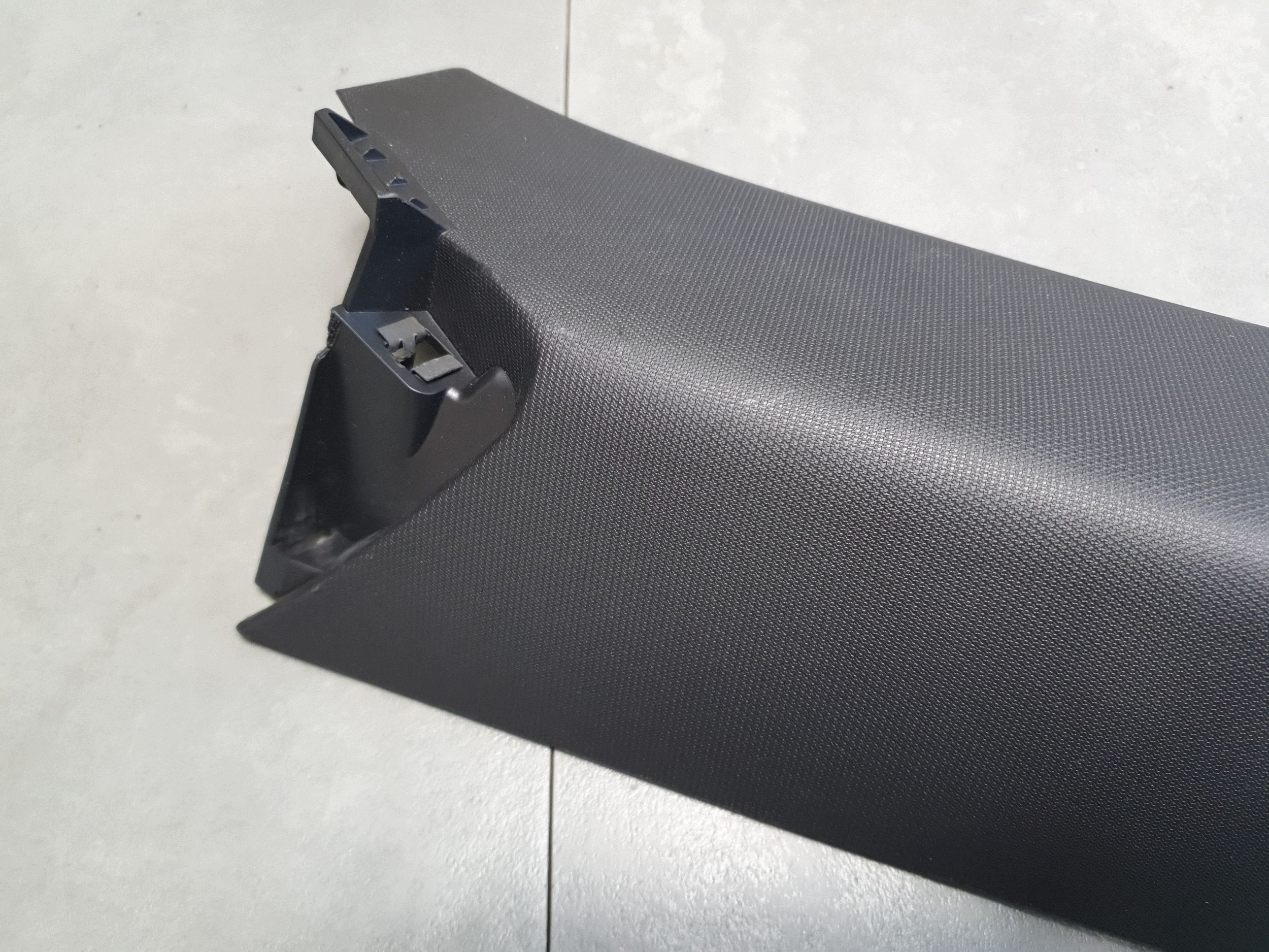 Audi SQ6 e-tron couverture montant C 85H867288
