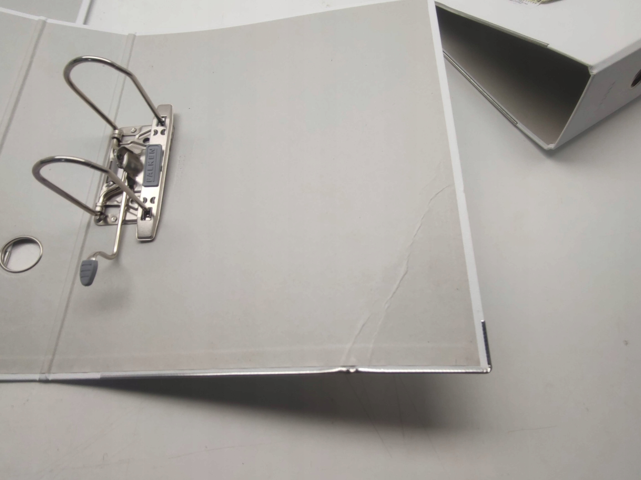 Segregator Falken A4 80 mm dźwigniowy biały Format A4