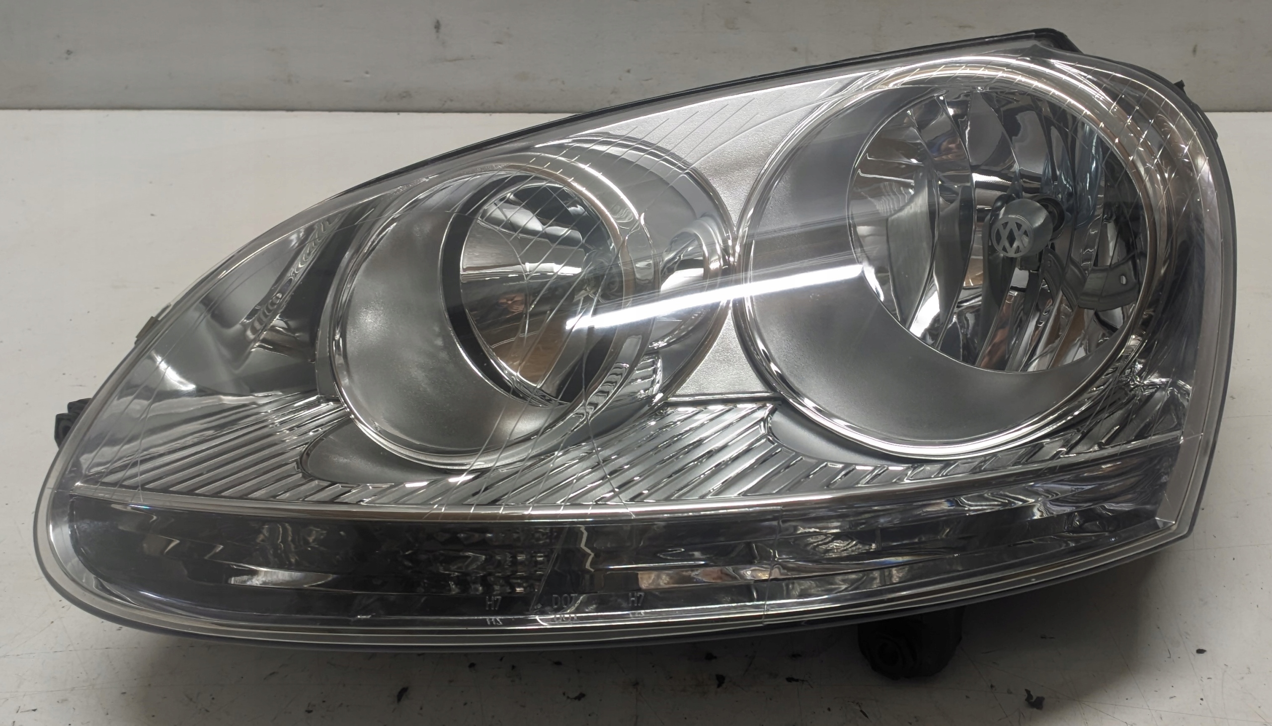 VW GOLF V KOMBI 2.0 TDI 09R light left front EU