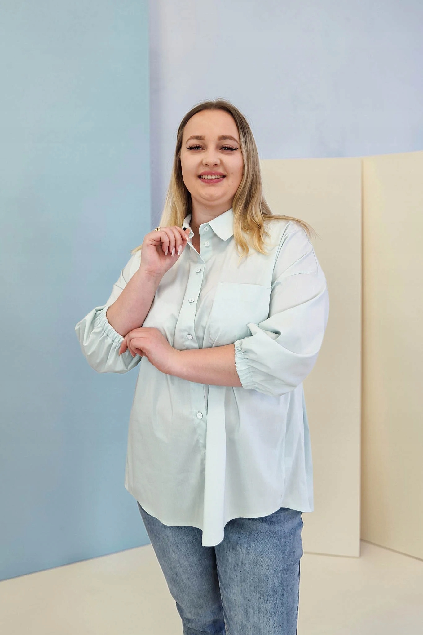 Elegantní dámská košile s plisovaným zadním dílem, mátová, velikost 52/54