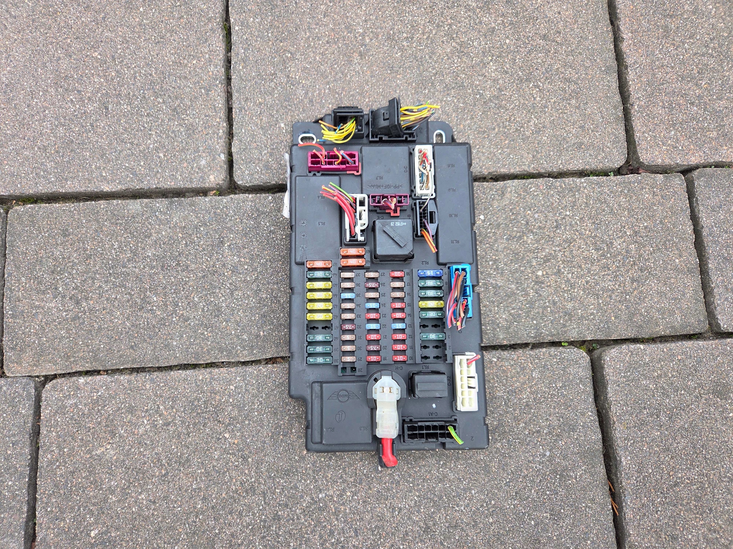 MINI COOPER R56 модуль блок предохранителей 3450824-01 106818-10 2007r