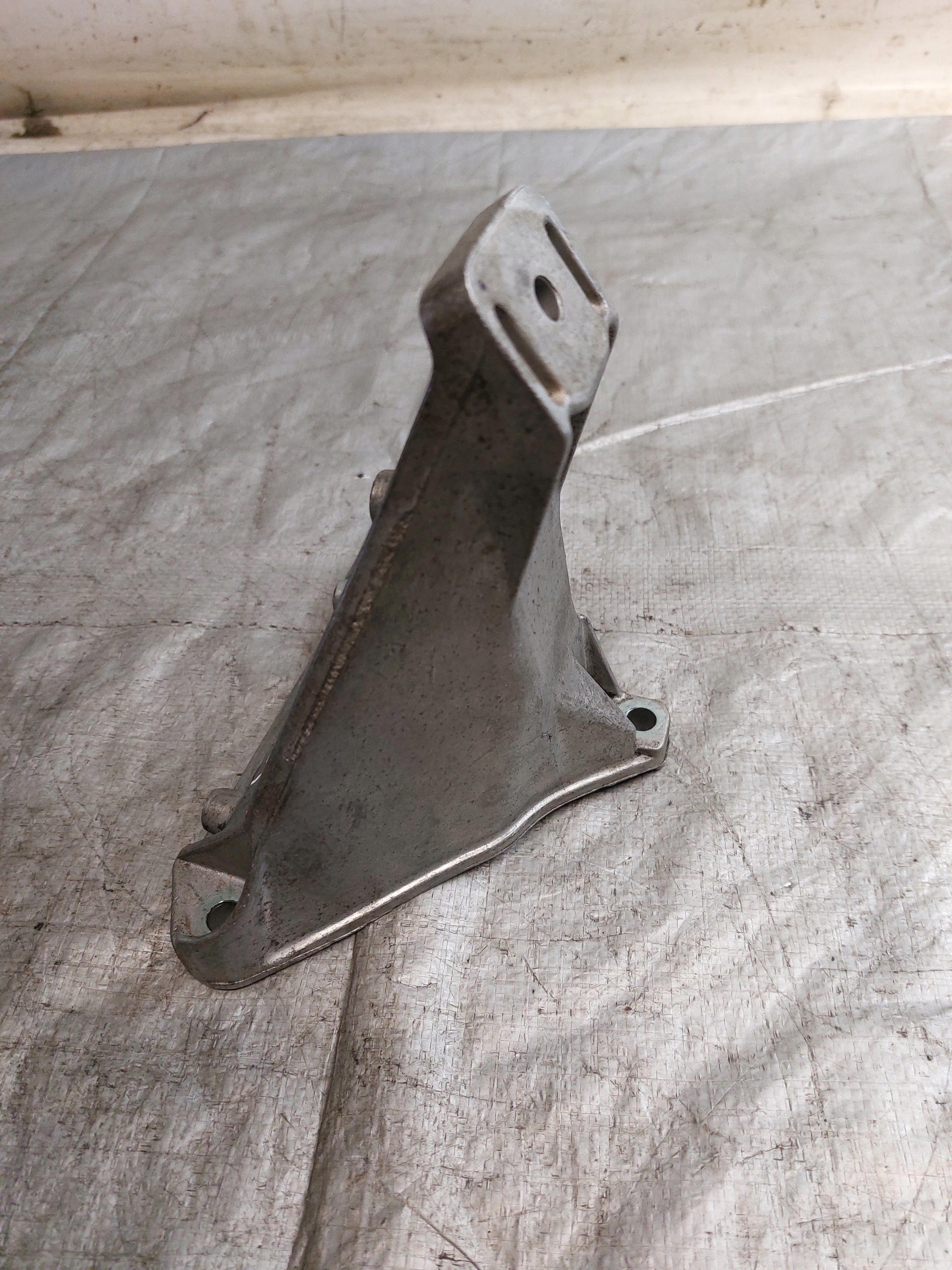 engine mount VW PASSAT B5 1.6