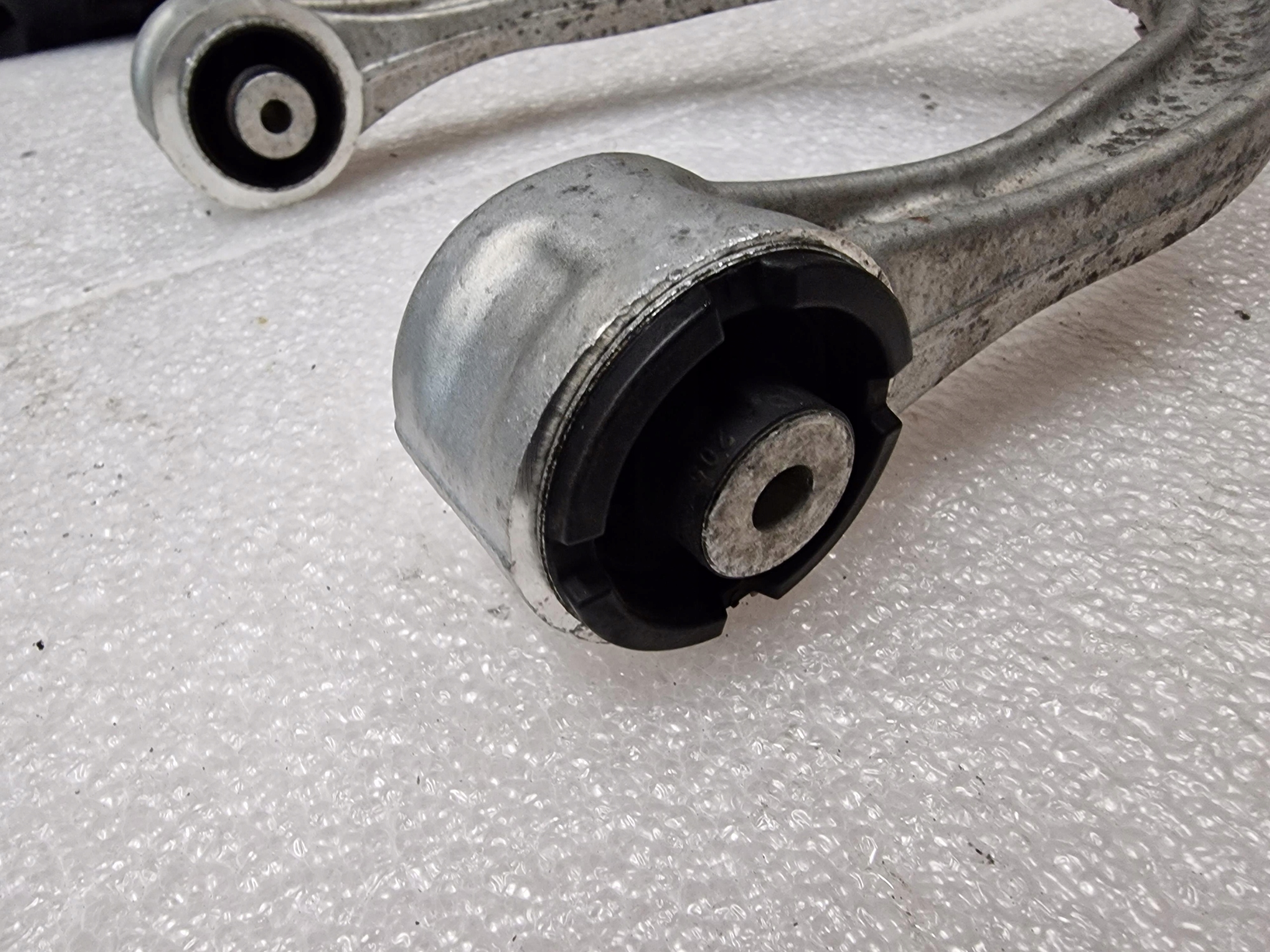 arm front right upper MERCEDES E W238 W213
