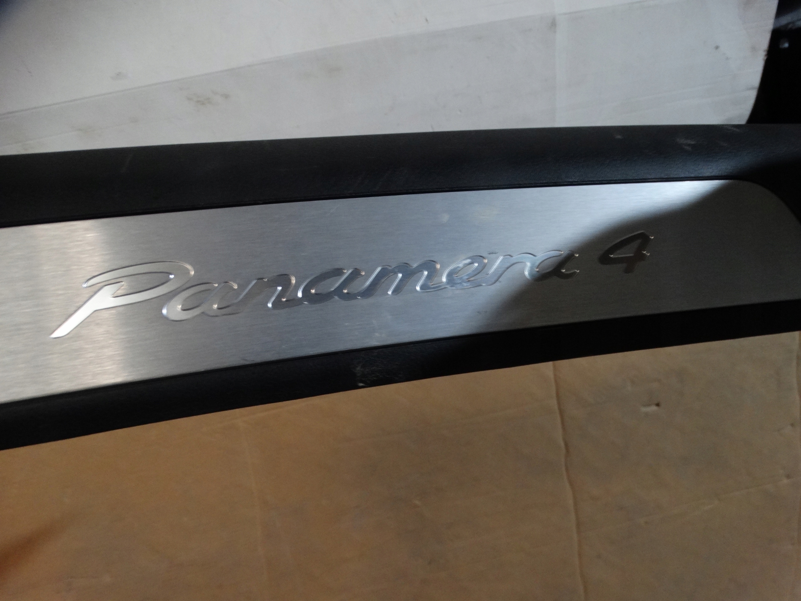 moulding cap of the threshold front right PORSCHE PANAMERA PANAMERA 4 971 1