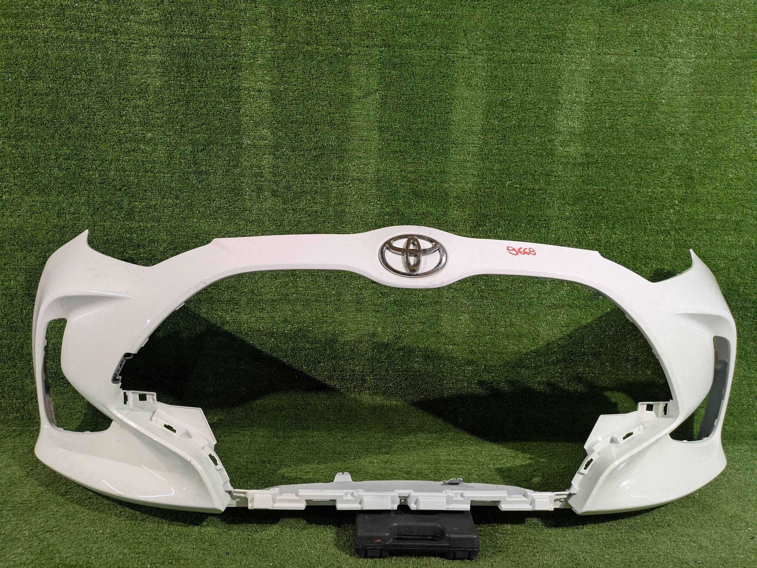 front bumper front TOYOTA YARIS IV 20- without PDC NR.Z9668