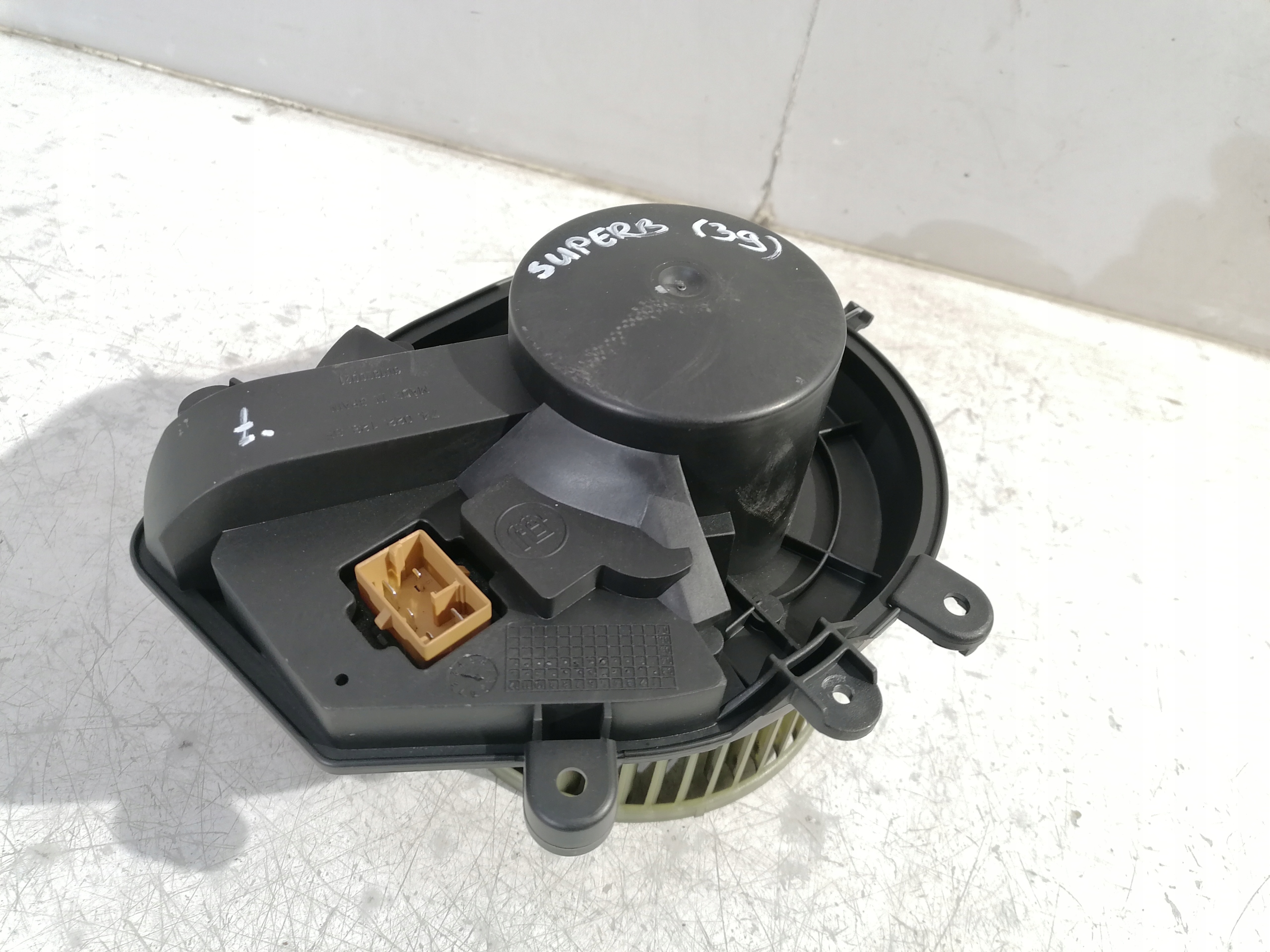 Skoda Superb a ventilátor tOPENÍ klími