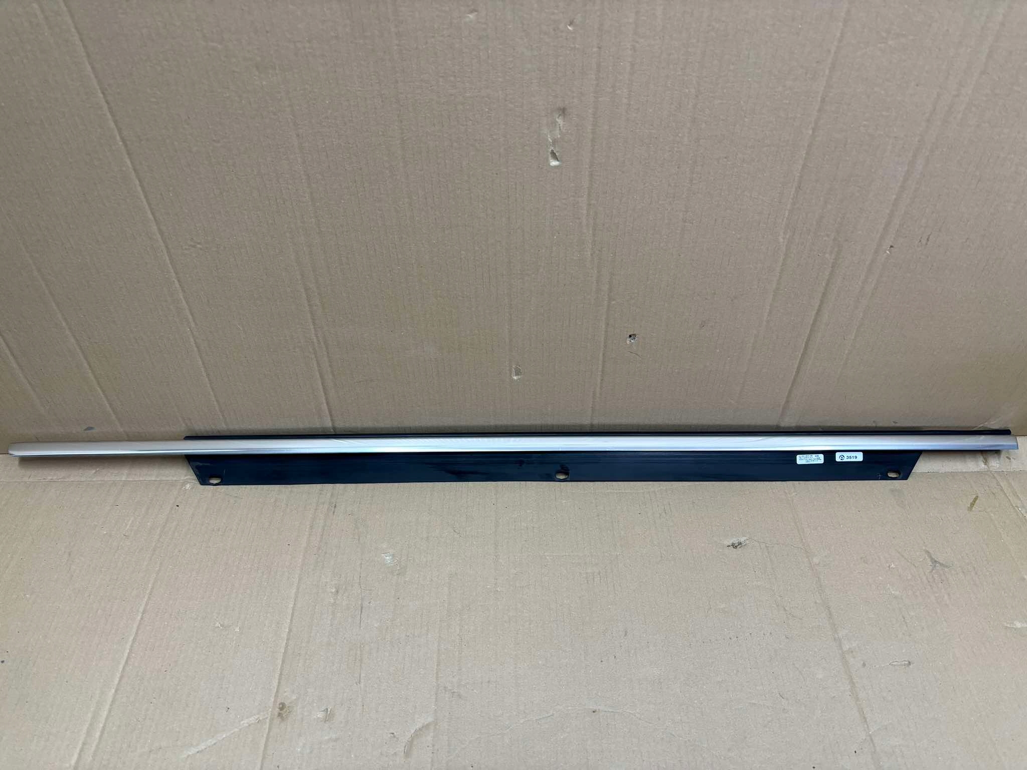 moulding ZGARNIACA AUDI Q7 left front 4L0853283