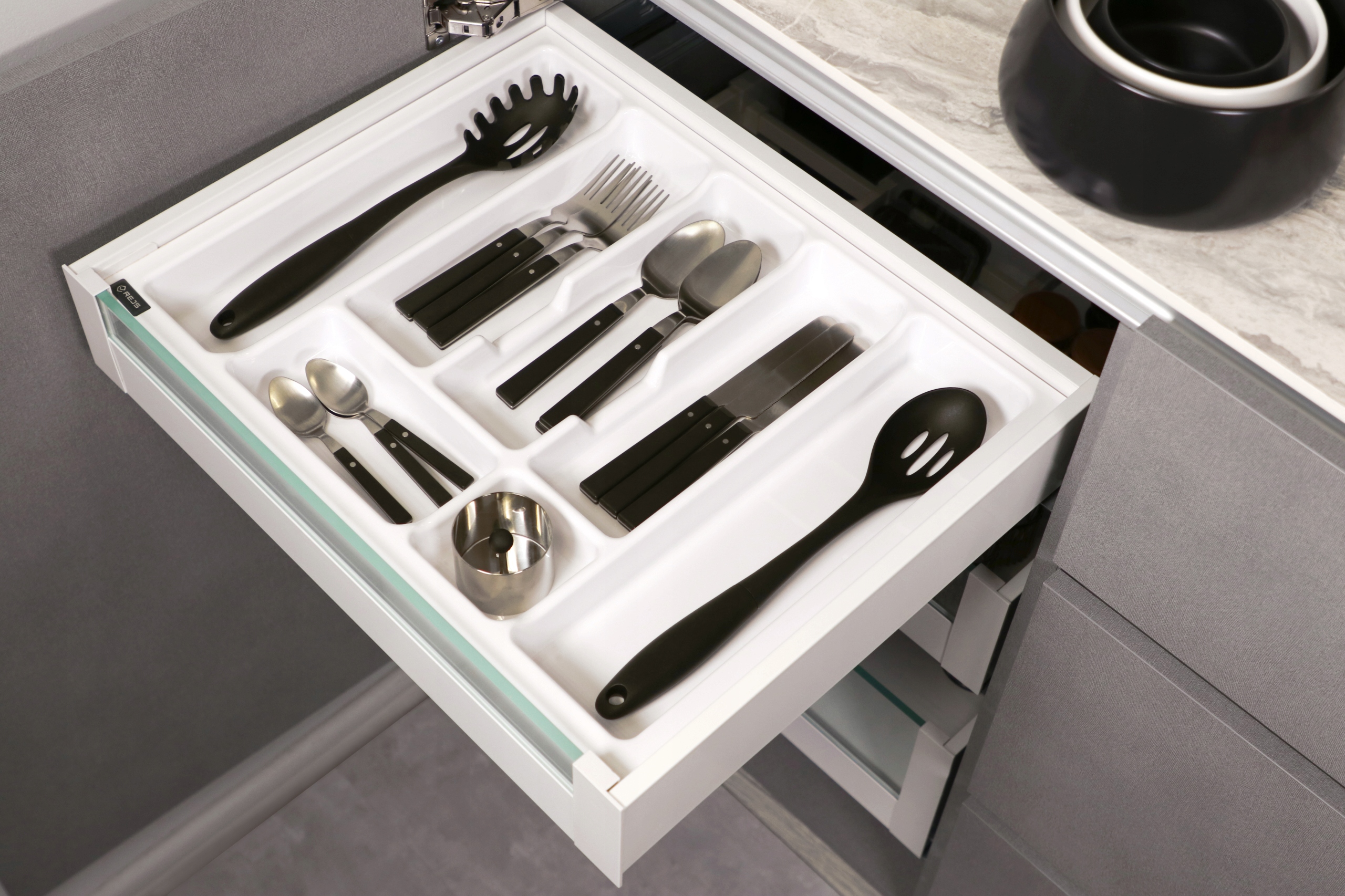 WKŁAD NA SZTUĆCE DO SZUFLADY BLUM ORGANIZER UNI 80 Materiał wykonania tworzywo sztuczne