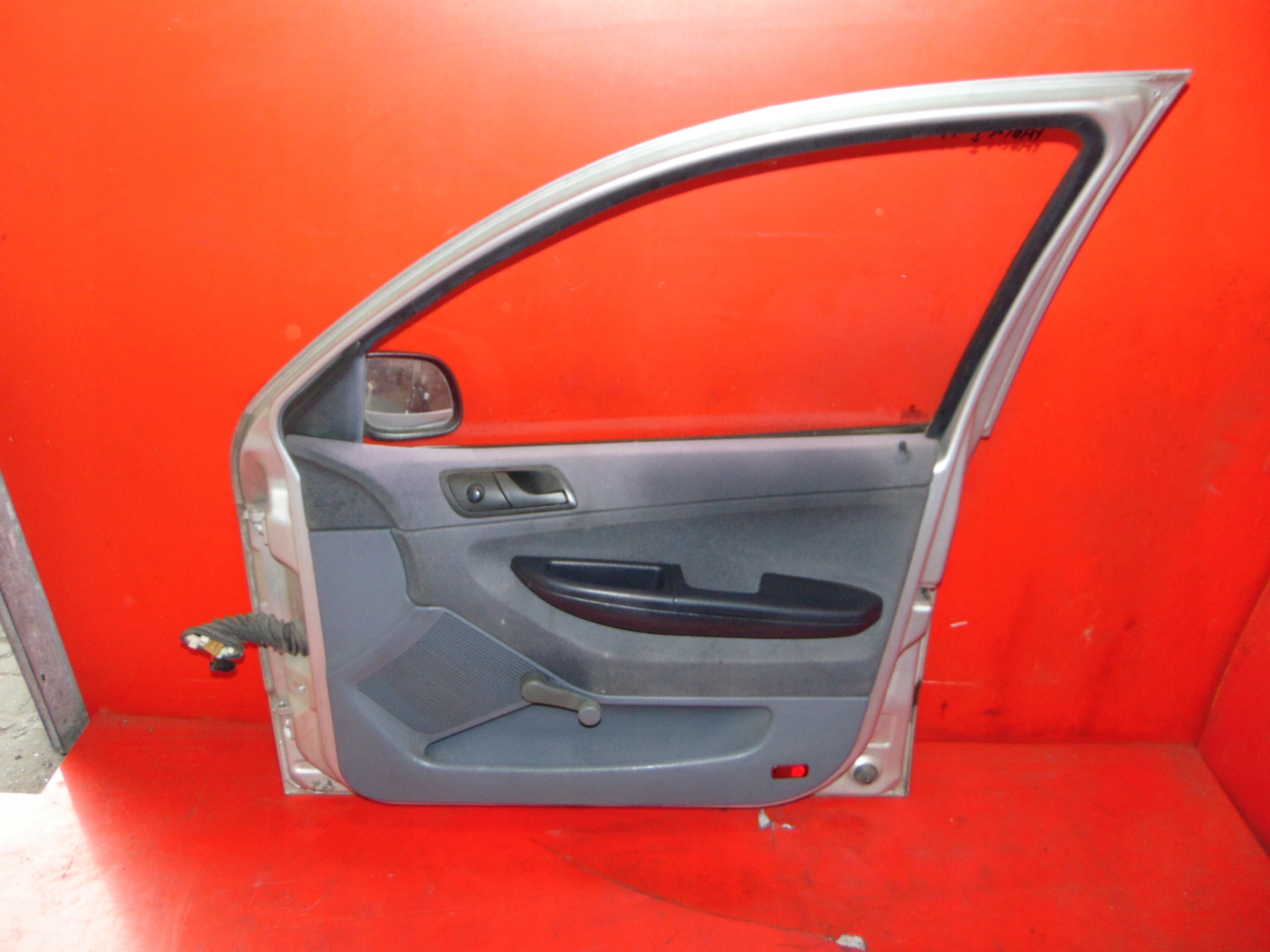 SKODA FABIA and 6Y HB door front right silver 9102