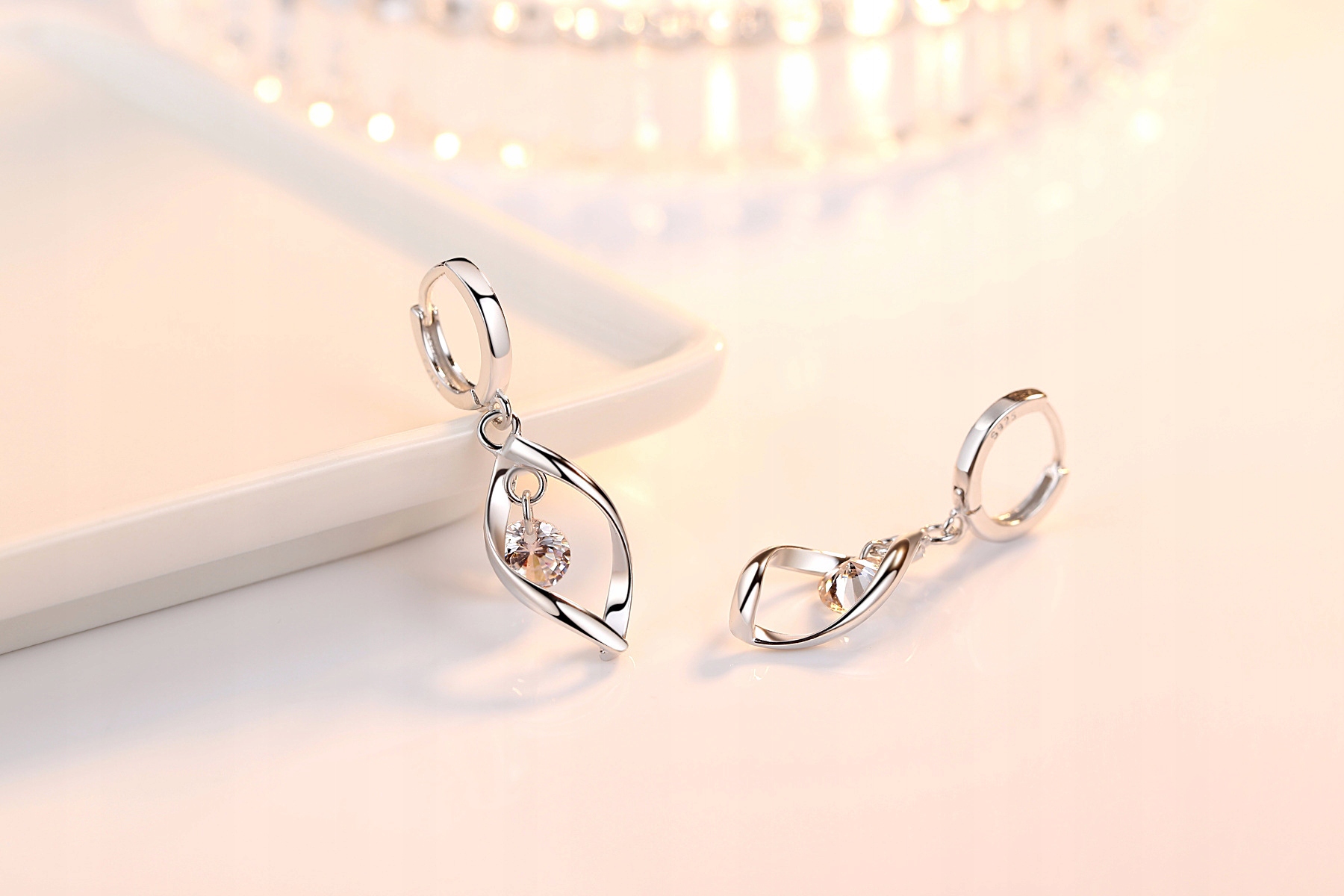 BIŻUTERIA DO USZY KOLCZYKI KOSTIUMOWE DLA KOBIET WISZĄCYCH Materiał Inny