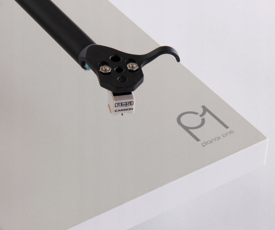 GRAMOFON Z WKŁADKĄ REGA CARBON MM REGA PLANAR 1 (P1) BIAŁY MAT 2021 EAN (GTIN) 5056186705920
