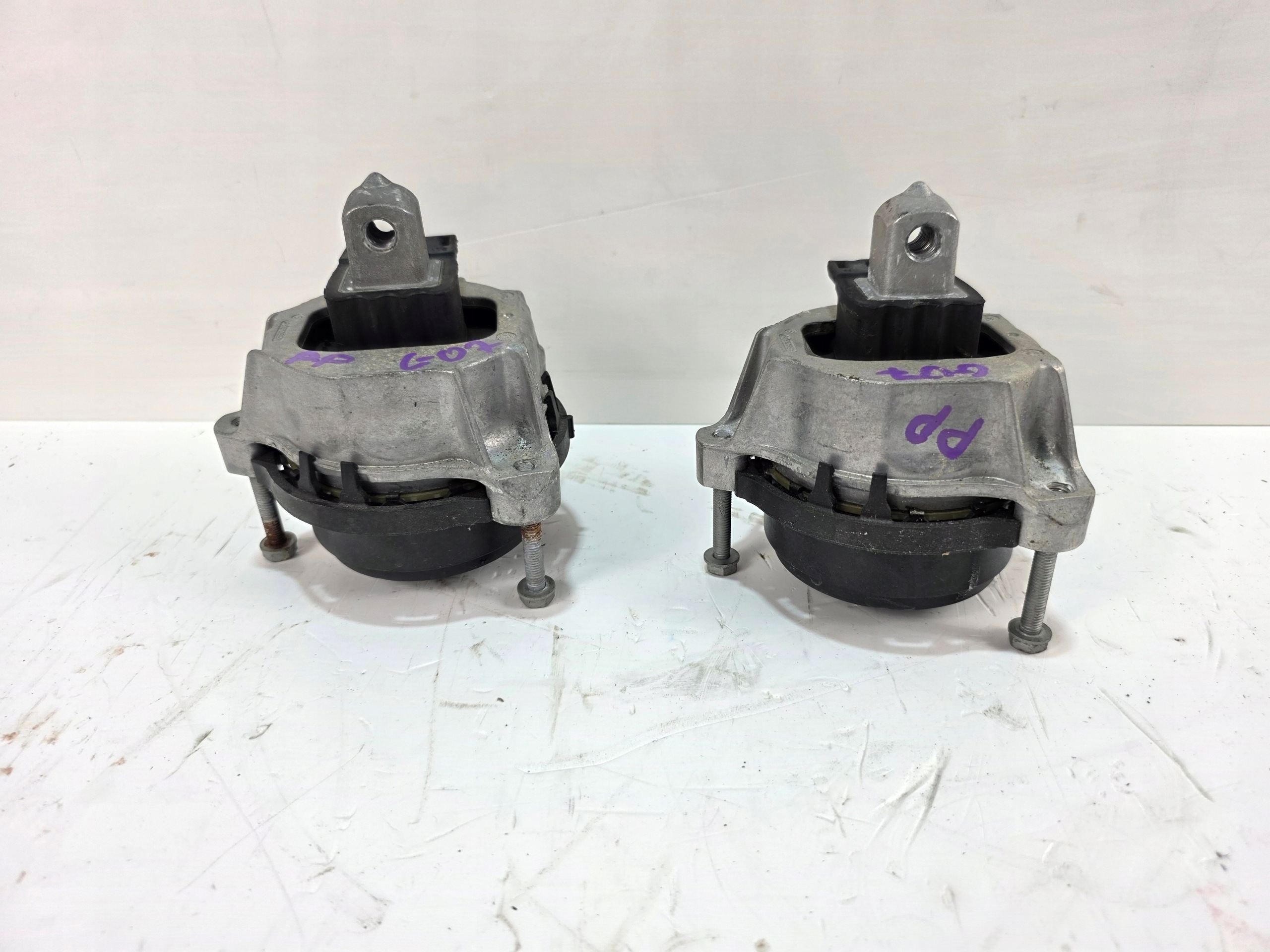 holder engine mount right BMW X7 G07 2987952