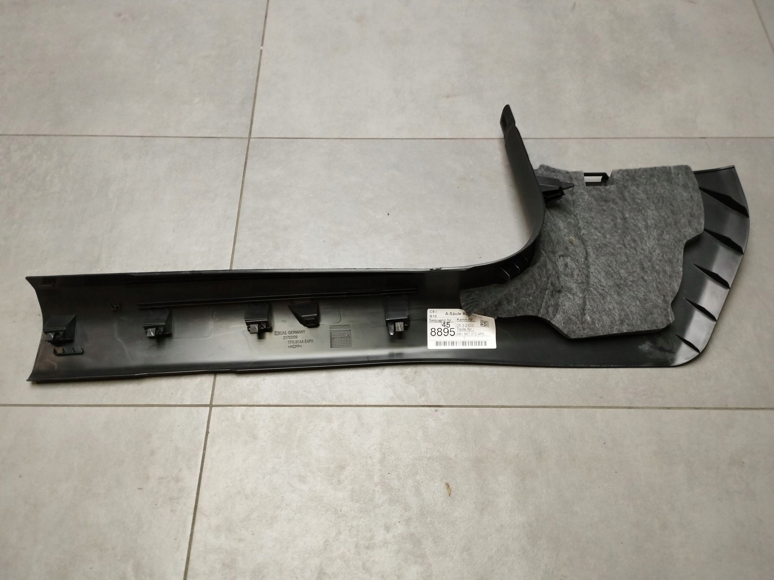 Audi A5 B10 cover of the threshold right front 8B1867272