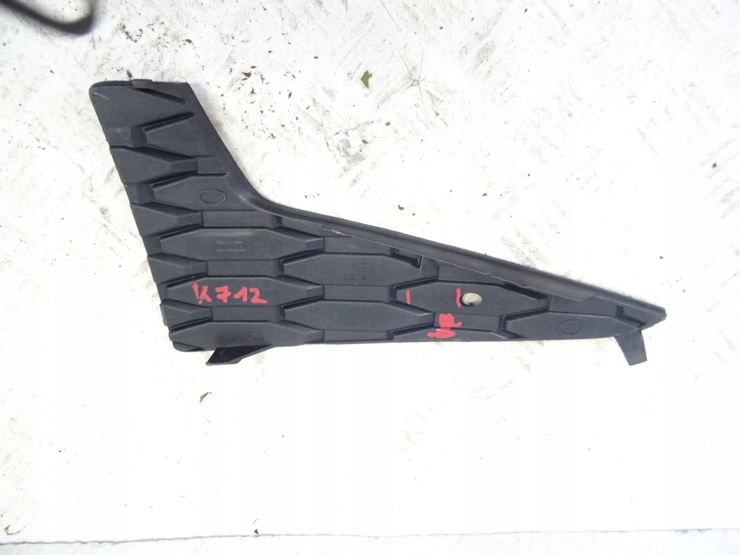 grid of a bumper front front left SEAT LEON III 5F0853665B