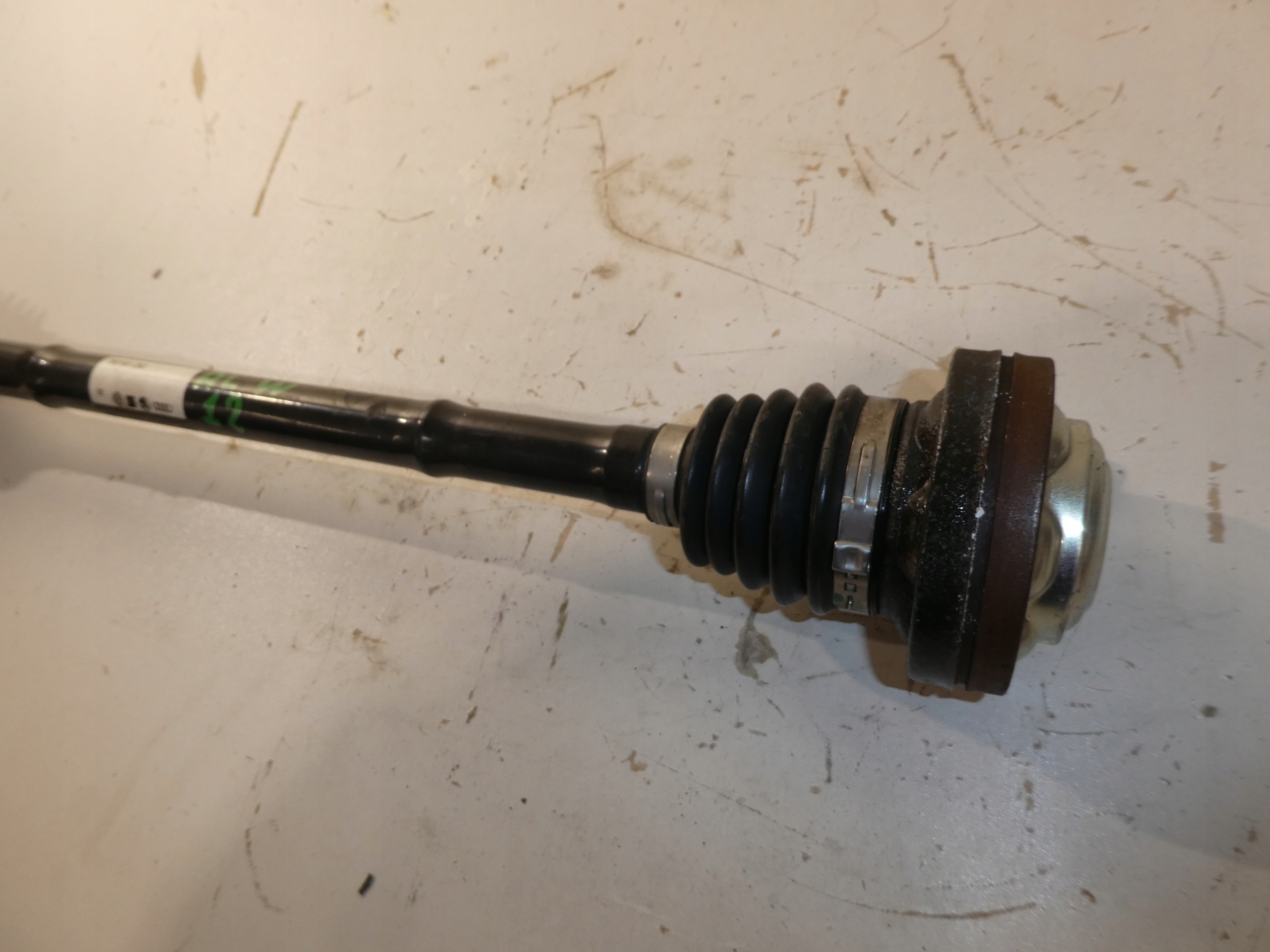 VW T6 2.0 TDI rear part rear right semi-axis 7E0501202