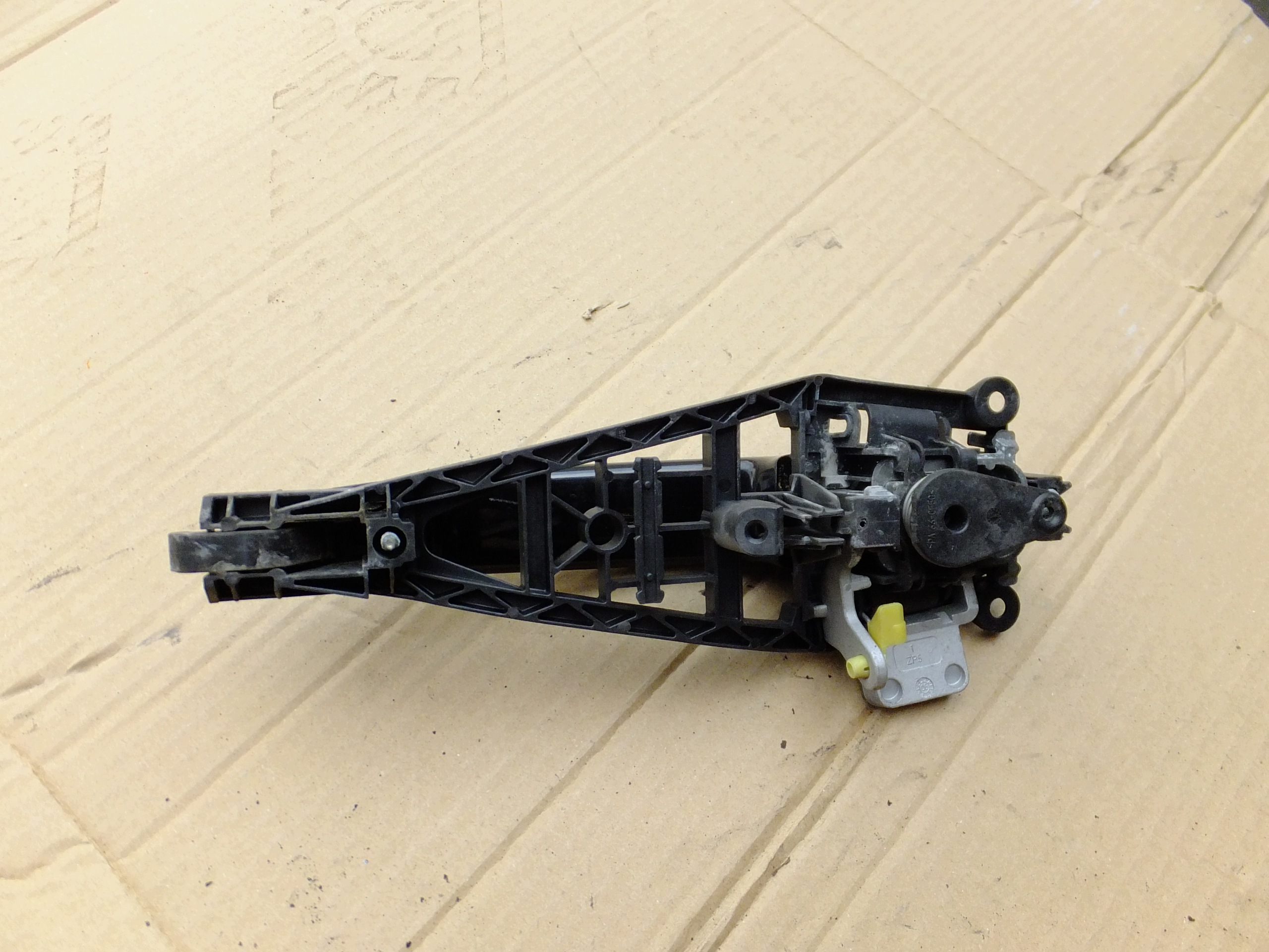 lock cylinder handle left front opel corsa d 5D 2007r