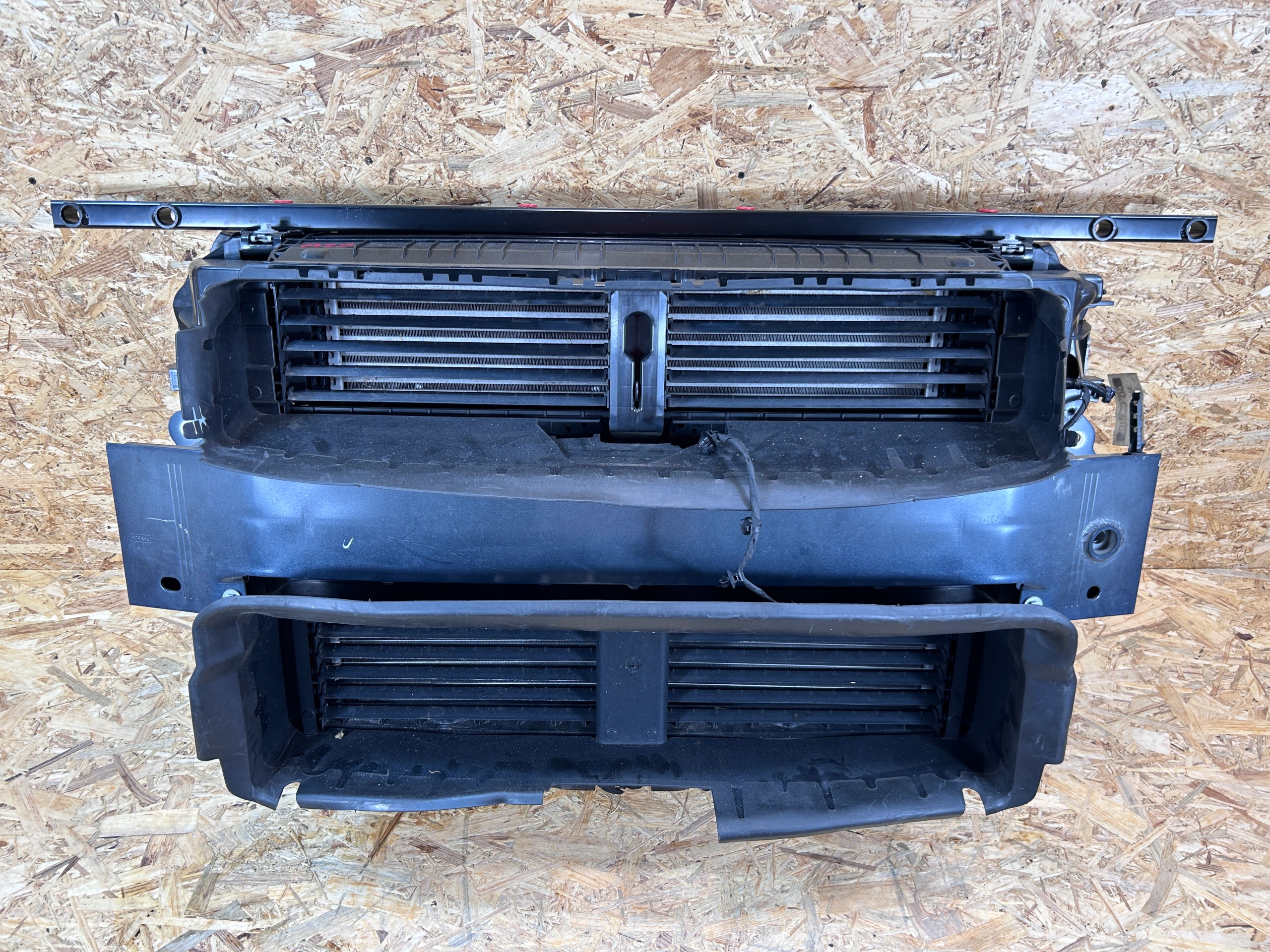 PAS PRZEDNI WZMOCNIENIE BELKA CHŁODNICE FORD KUGA MK3 1.5 TDCI 2020-