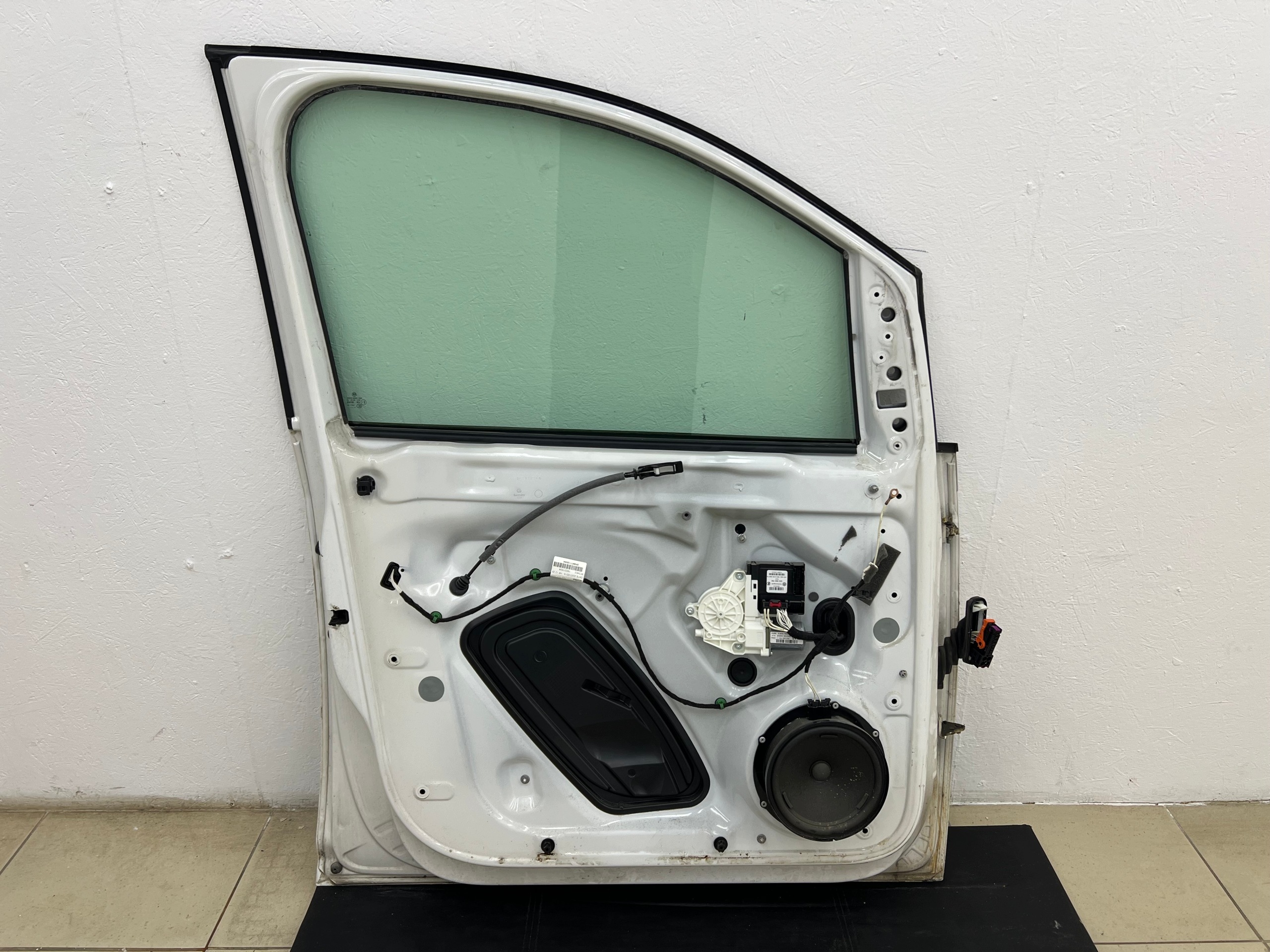 VW CADDY 2K5 15-20 dveře levé předek přední barva LB9A