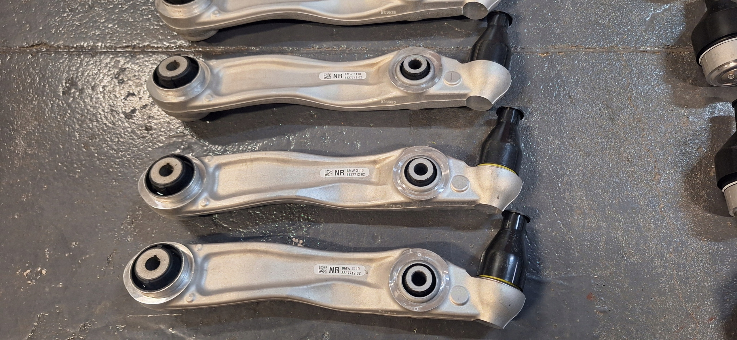 WAHACZ PRZEDNI PRAWY KRÓTKI BMW G60 G61 4x4 XDrive NR 8837712