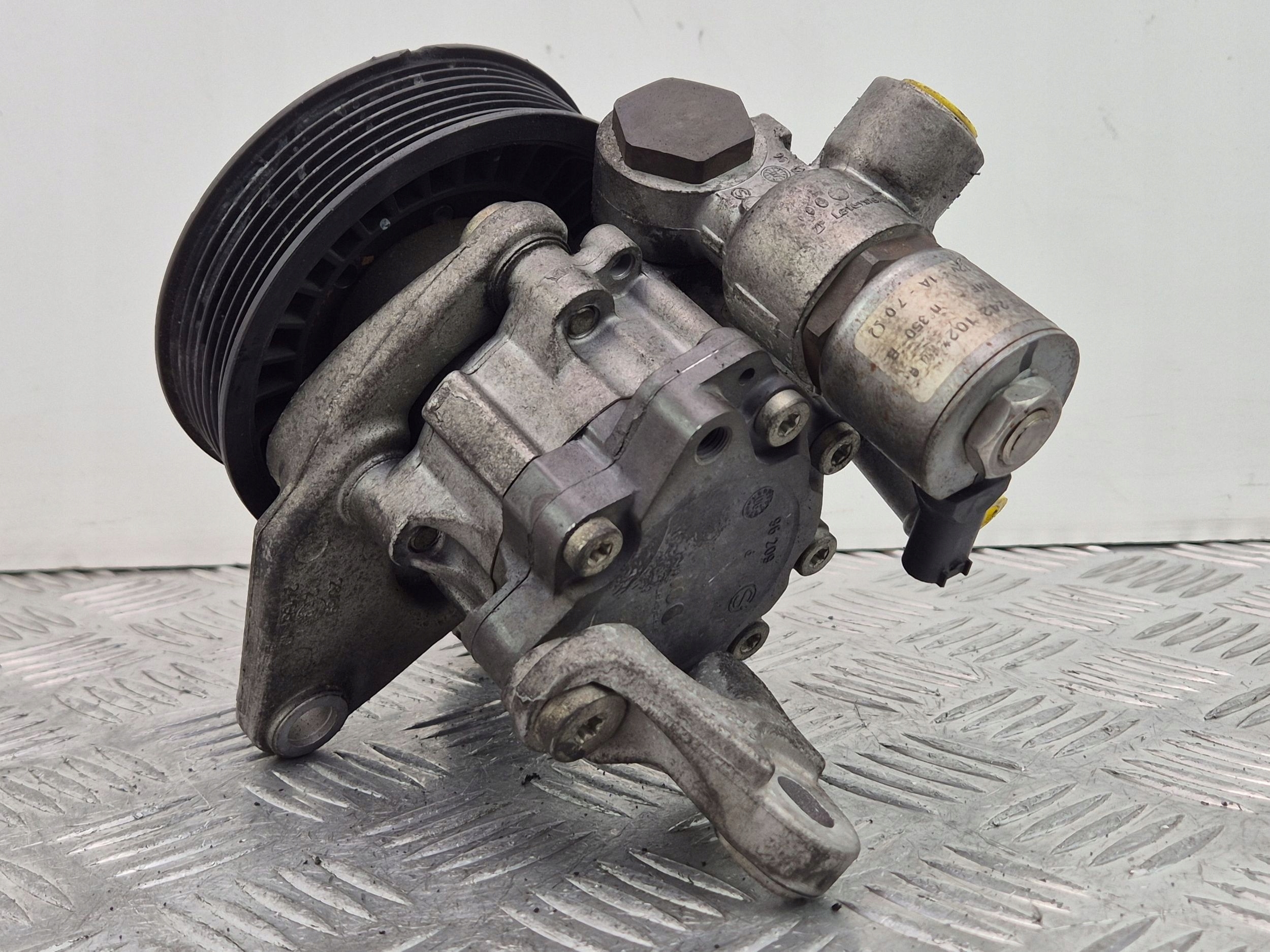 BMW 3 E90 E91 335i servo pump 7564503 N54B30A