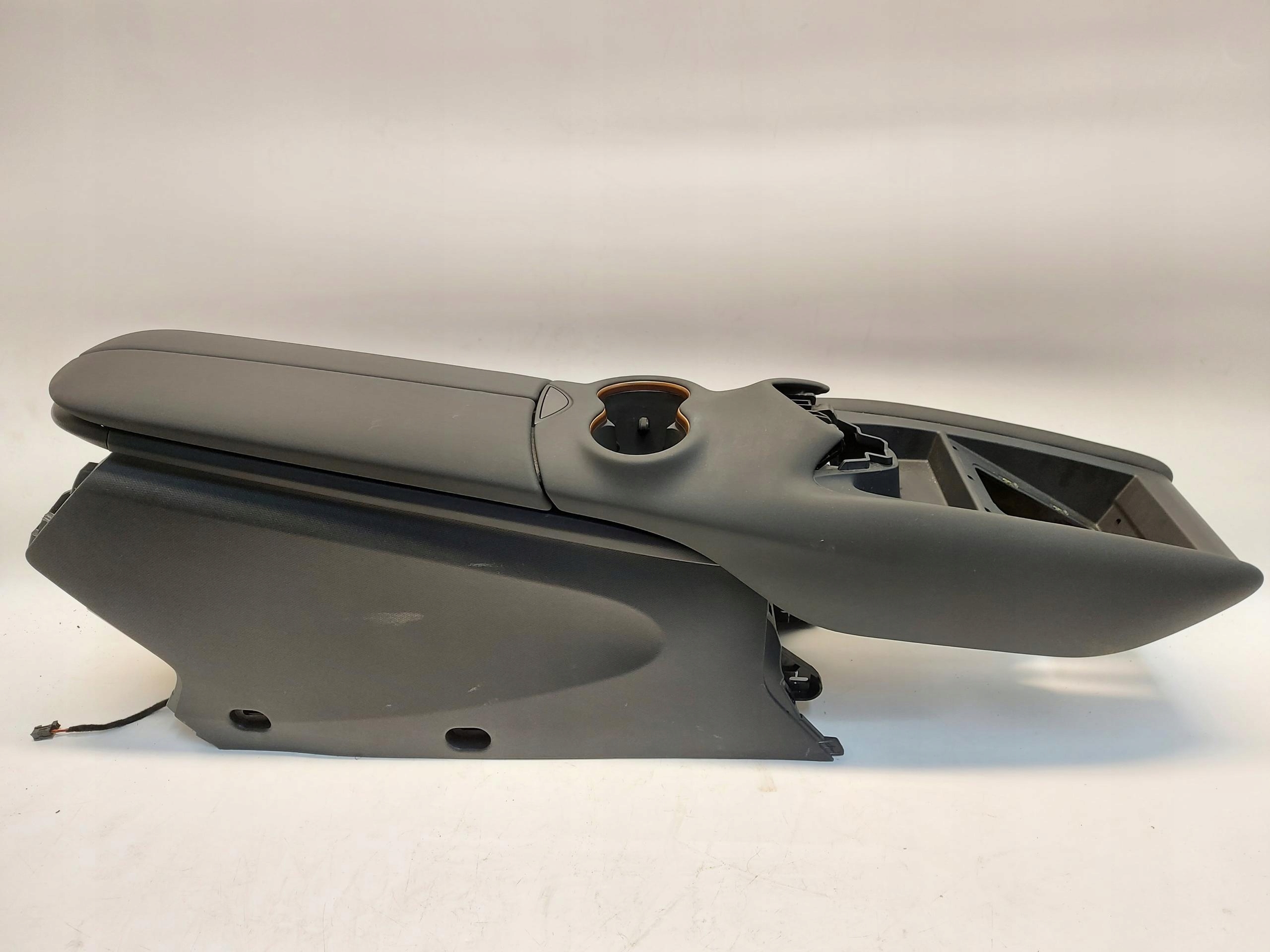Cupra Tavascan 11H 2025 plato boot rear part rear oryg