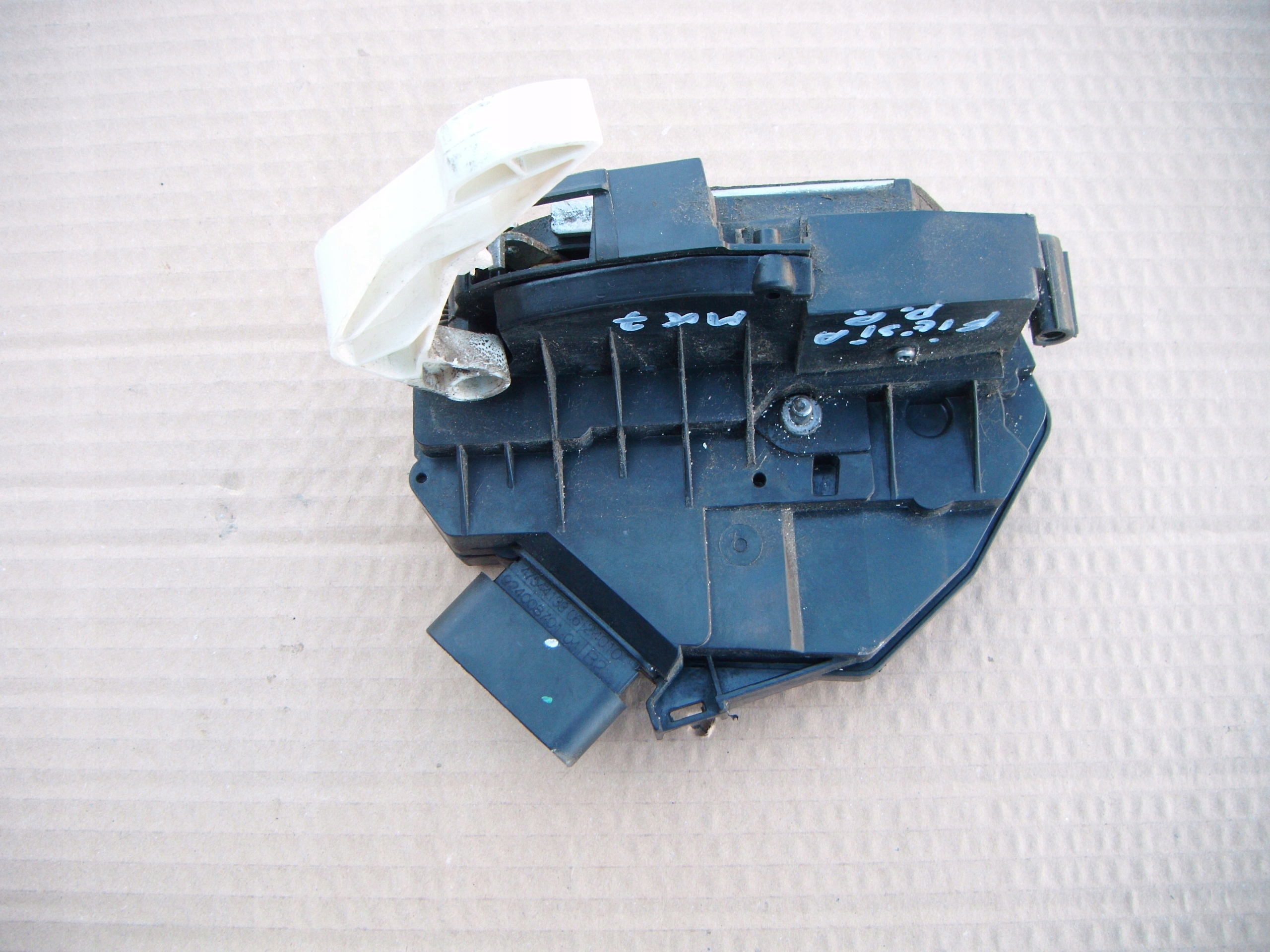 FORD FIESTA MK7 08-17 50 ZAMEK Z DRZWI PRAWY PRZÓD