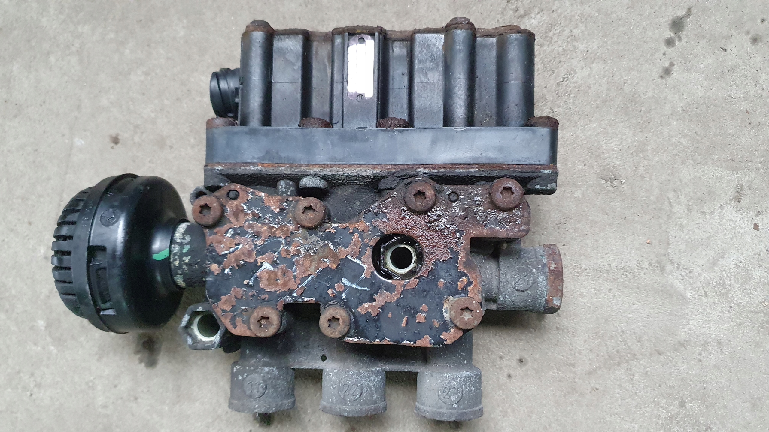 1448078 - Клапан задней подушки ECAS Scania R