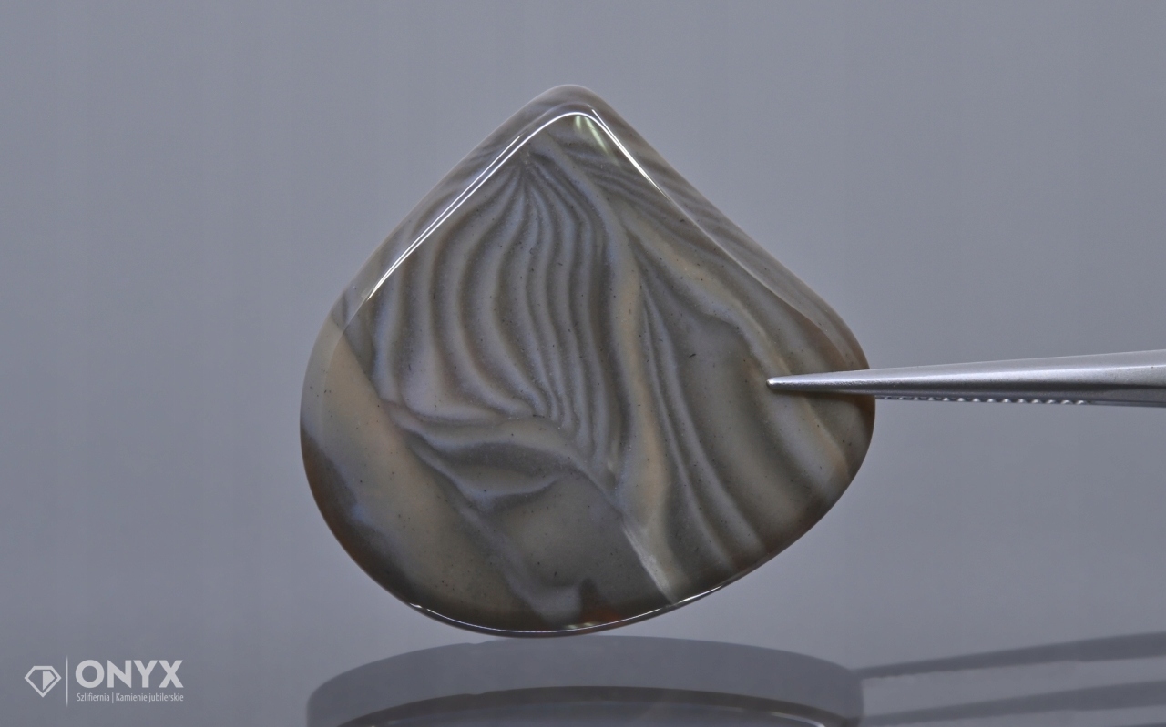 Křemílek pruhovaný kabošon nepravidelný 32,5x31 mm