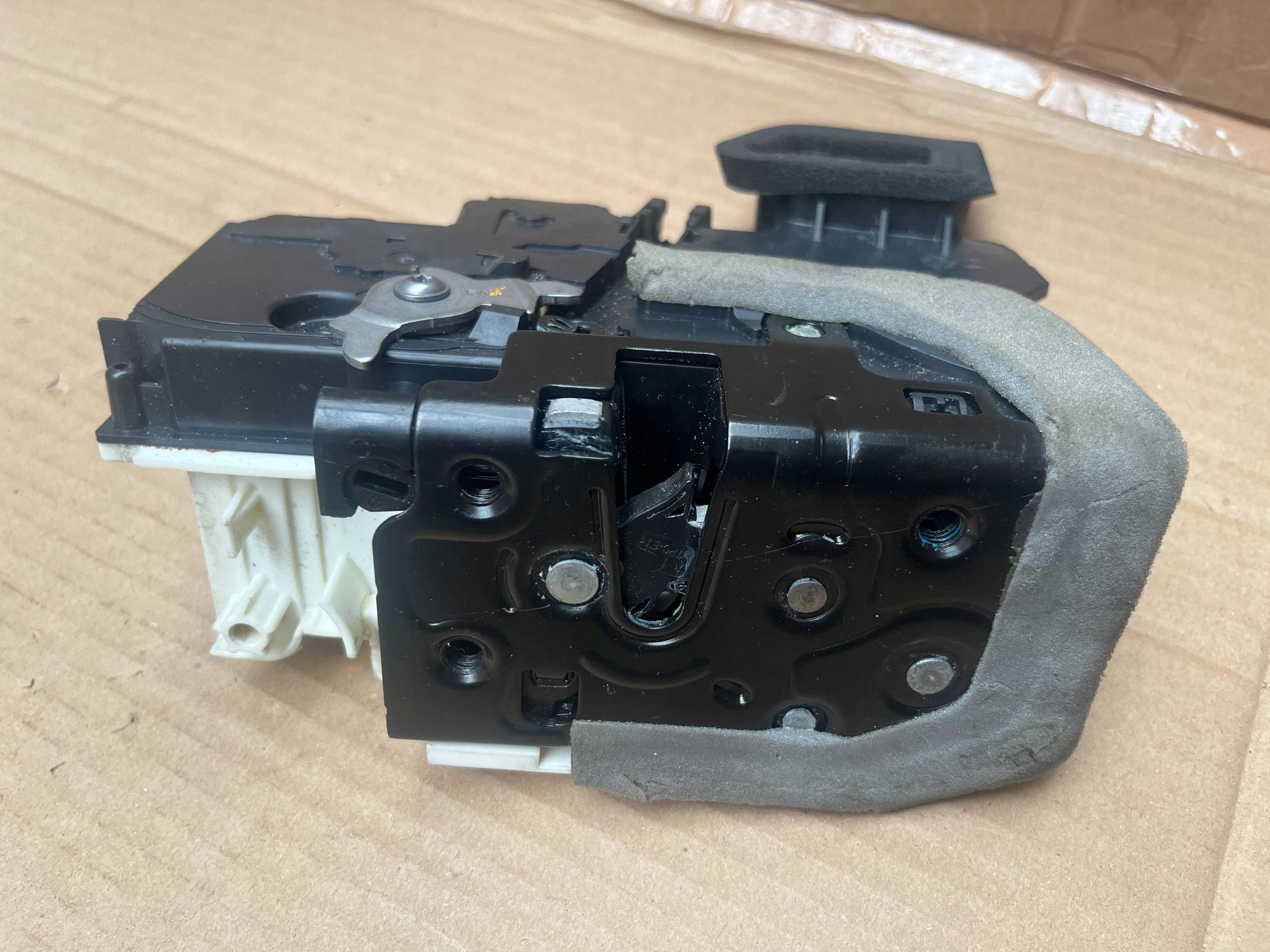 AUDI A7 4K8 lock door right rear part 4K0839016P