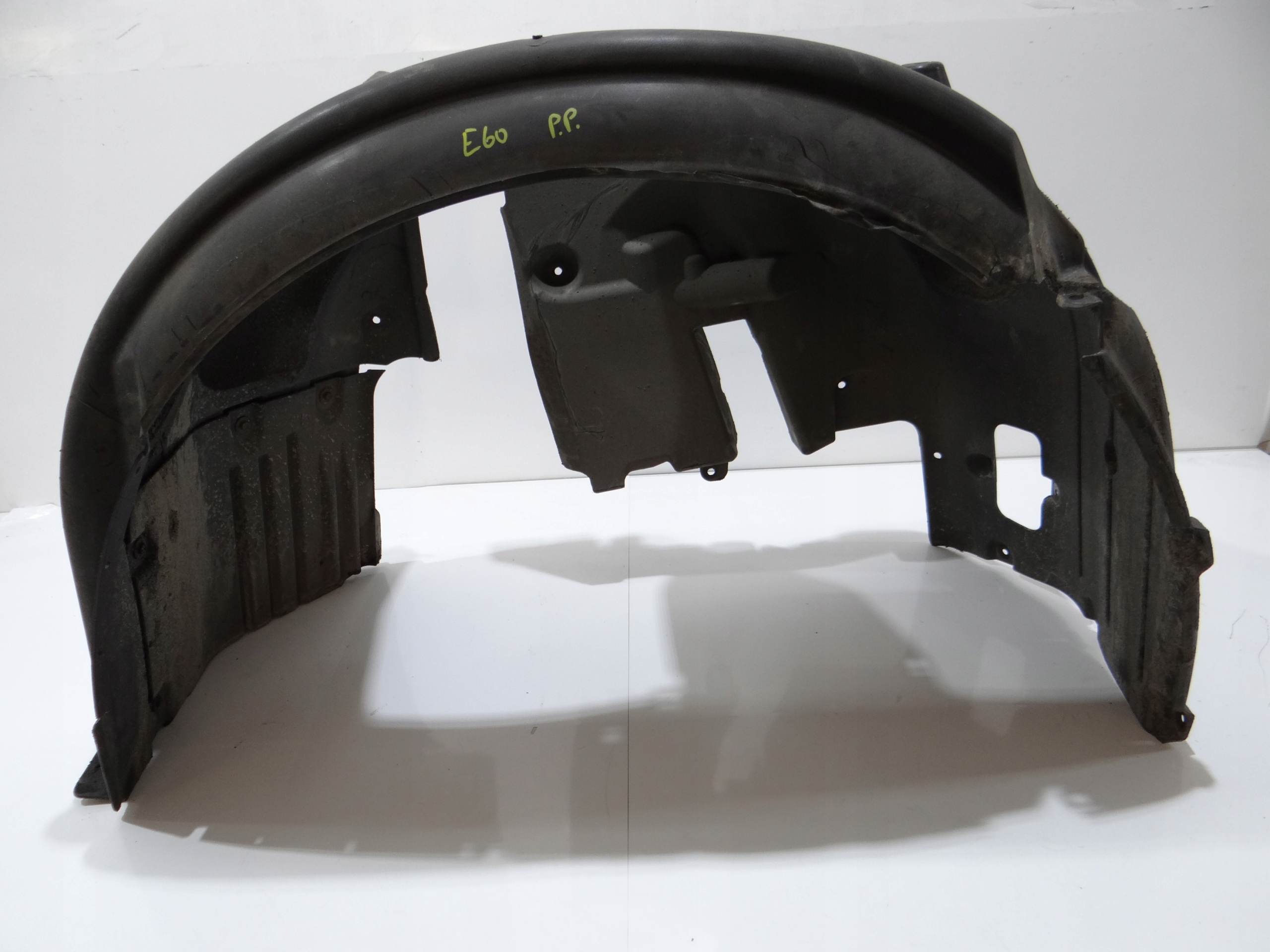 mudguard right front BMW E60 E61 7033750 (4614643)