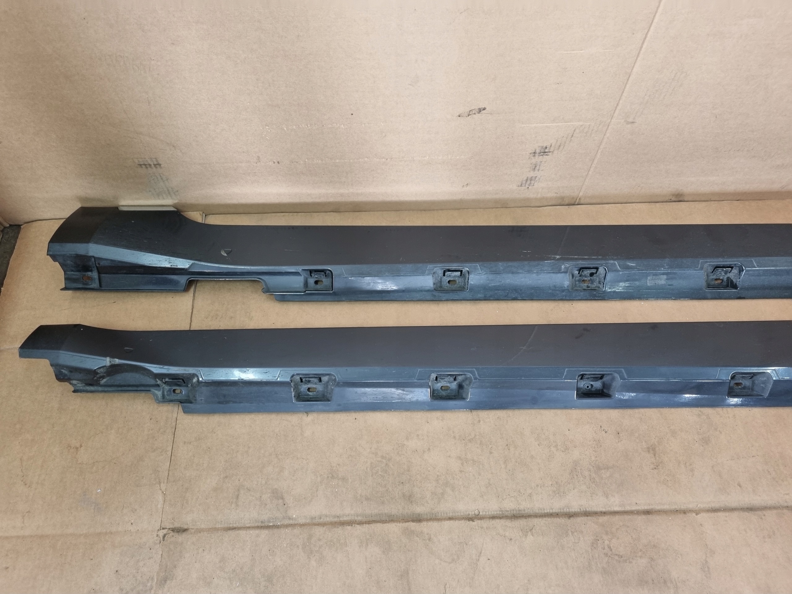 VW ARTEON R-LINE LISTWA LEWA PROGOWA LB7R Jakość części (zgodnie z GVO) O - oryginał z logo producenta pojazdu (OE)