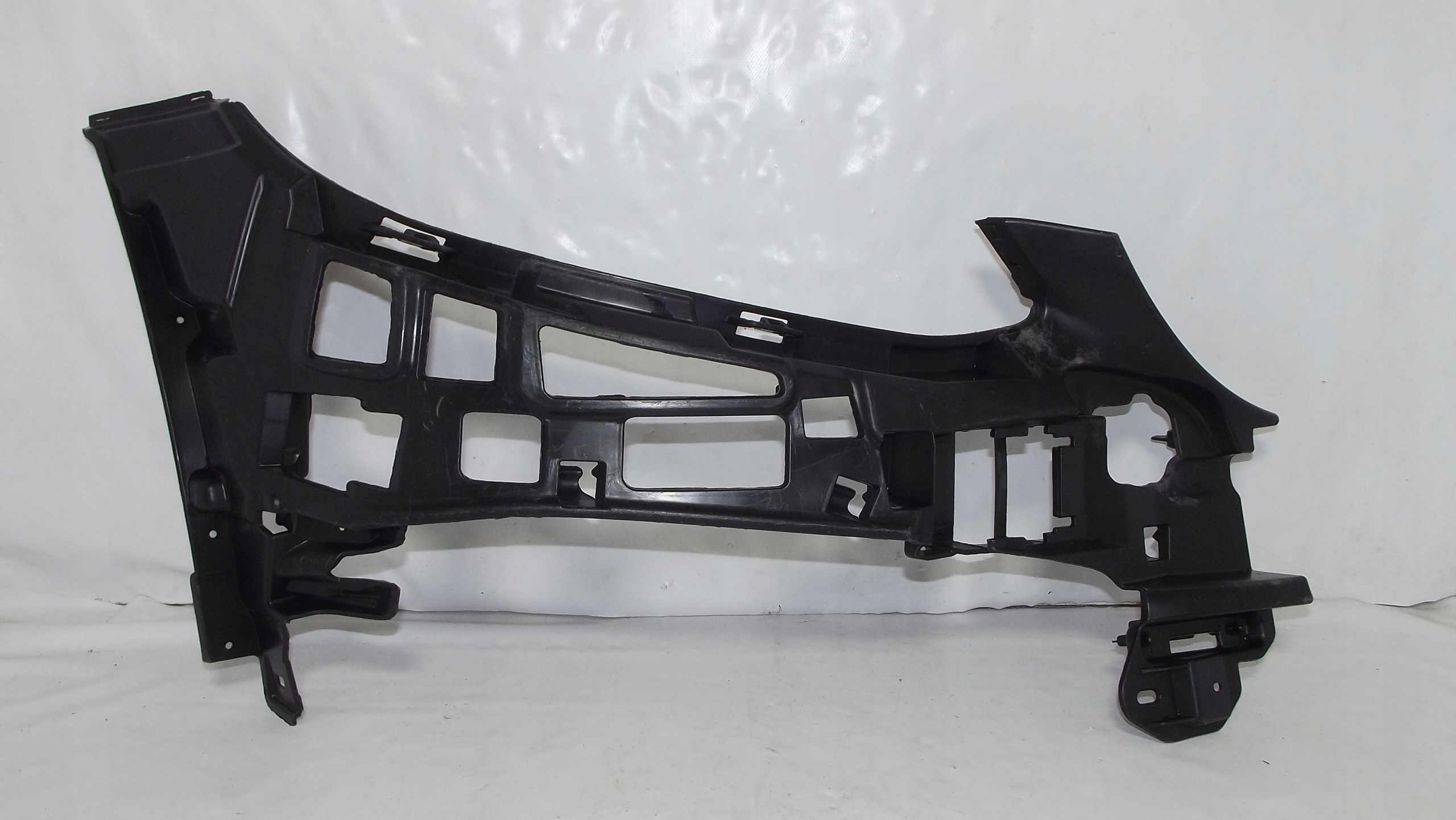 Mercedes C Klasa W205 AMG bumper bracket right front A2058853265