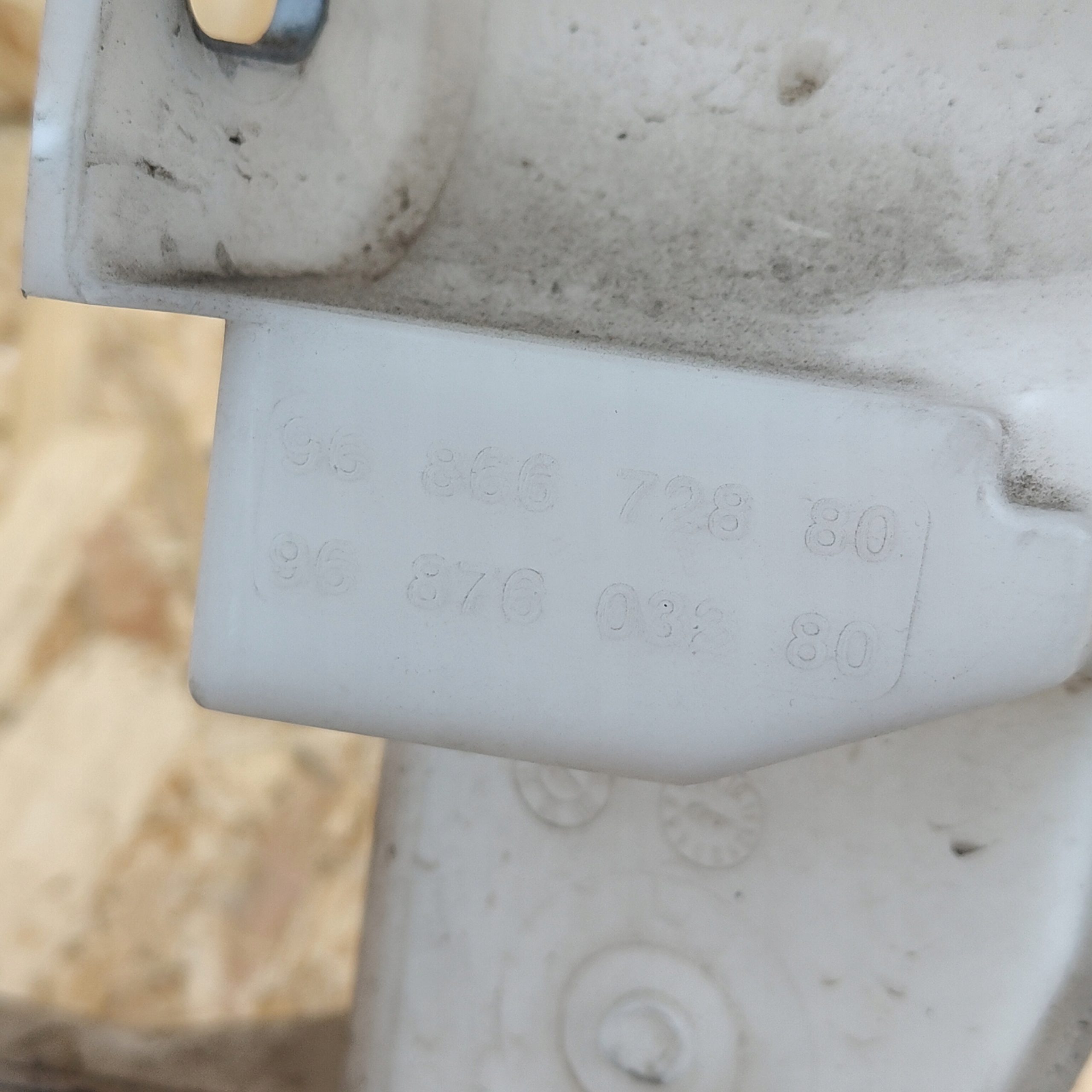 washer fluid tank PEUGEOT 508 and