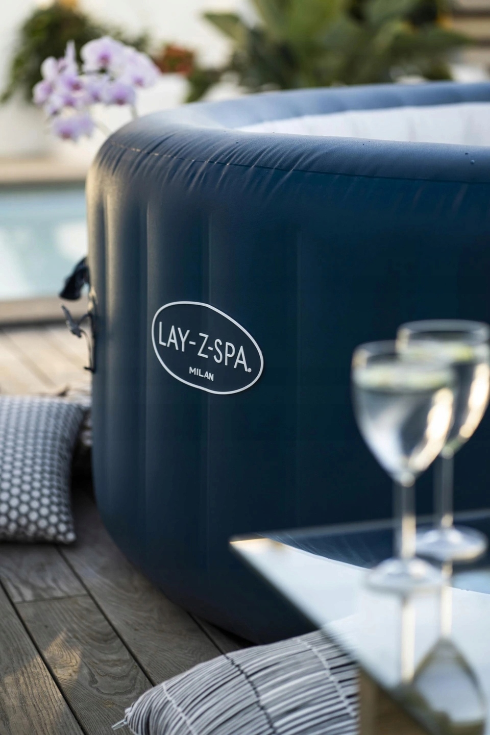 SPA ogrodowe Bestway 60029 Hydromasaż Milan 4-6 osób 196cm WI-FI Kolor wewnętrzny biały