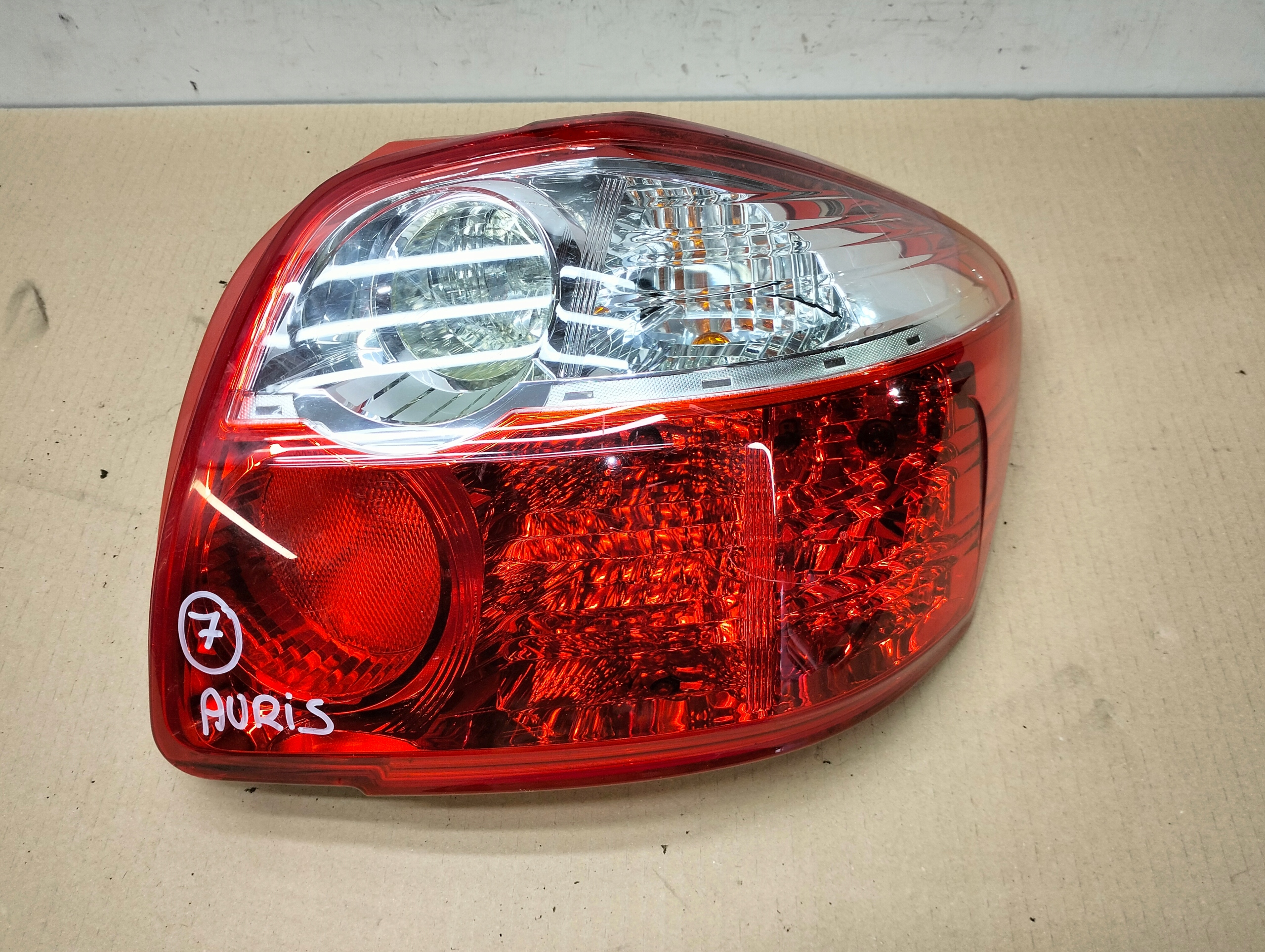 ФАРА ПРАВА ПРАВИЙ ЗАД. TOYOTA AURIS I РЕСТАЙЛІНГ 2009-2012 5 ДВЕРІ HB