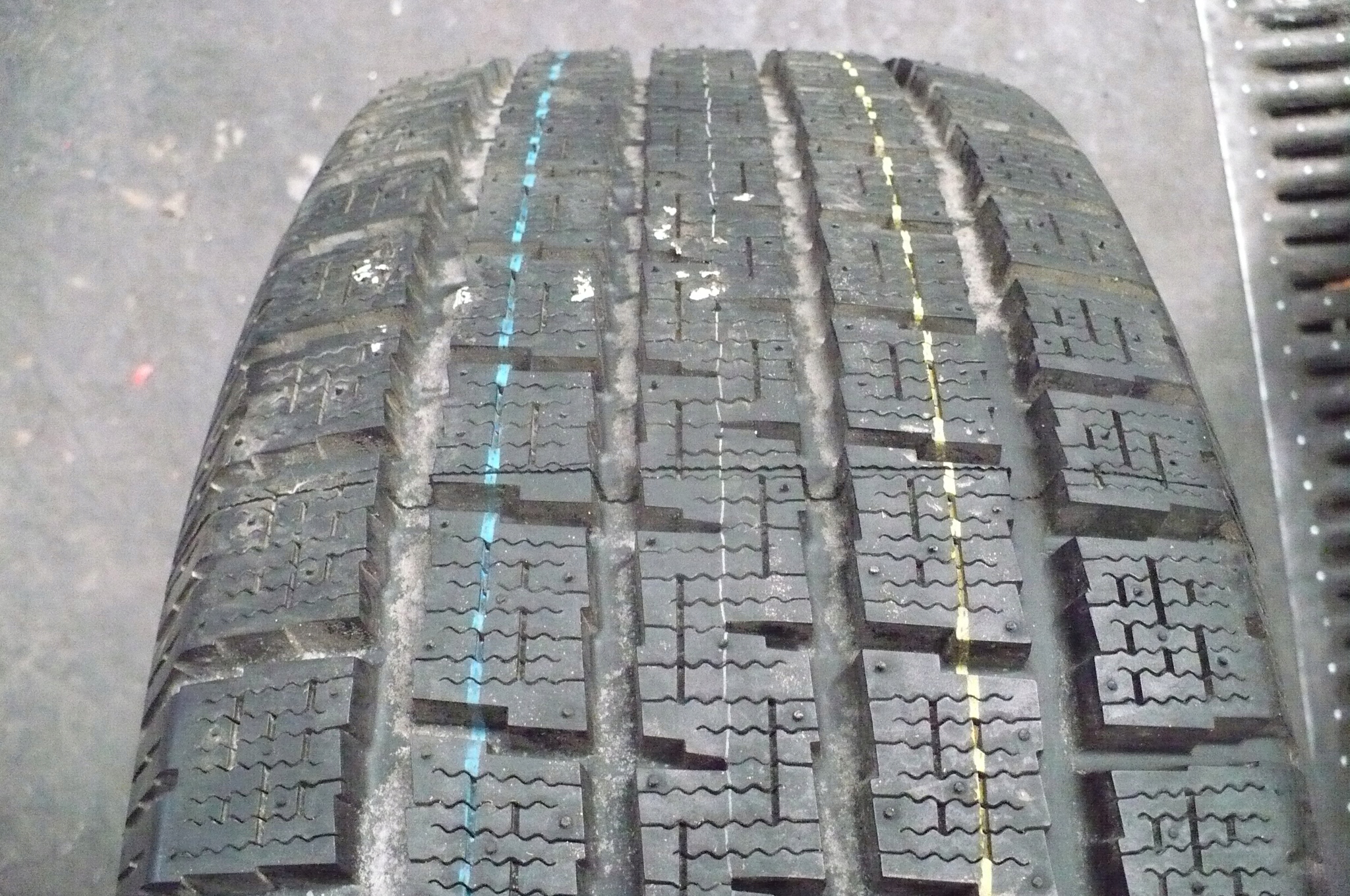 Pirelli Winter Ice Storm 215/65R16 2018 Nová