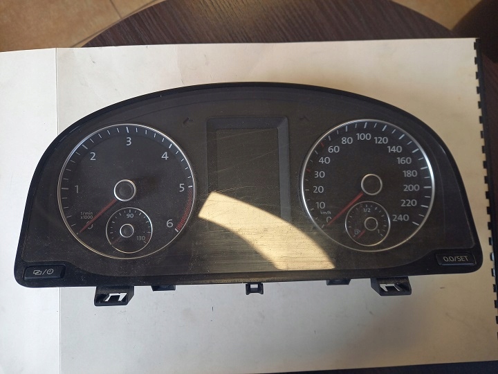vw Touran II спидометр 1T0920875E европа