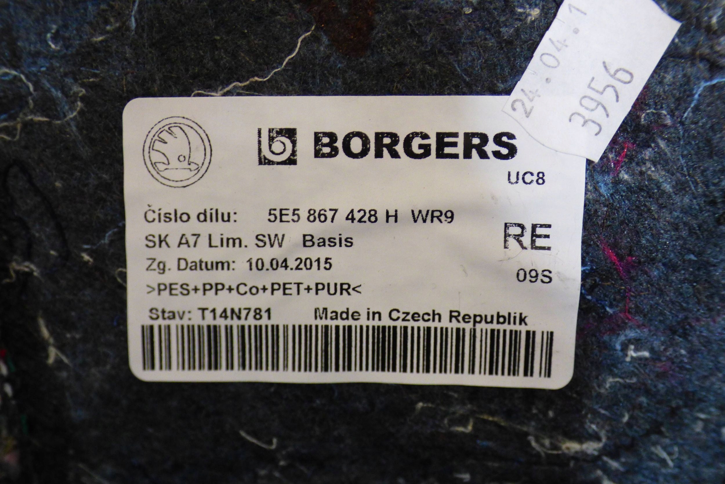 Skoda Octavia III boot upholstery right rear part 5E5867428H