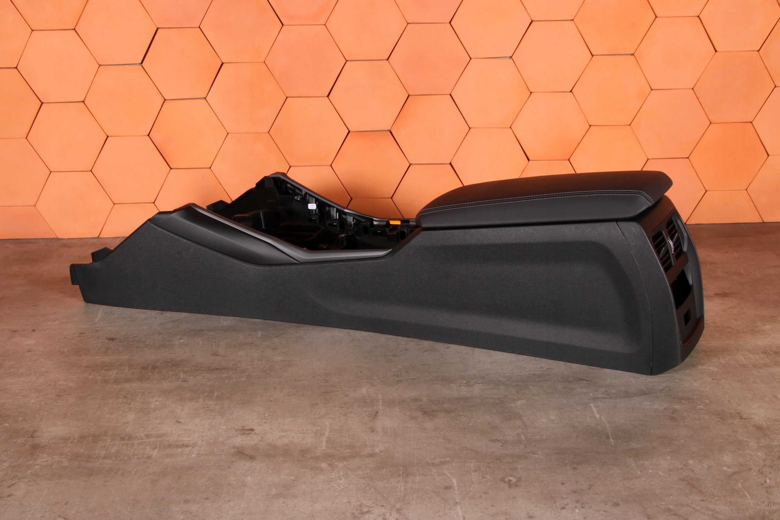 BMW G42 TUNEL central console armrest VERNASCA DARK GRAPHITE EUROPA