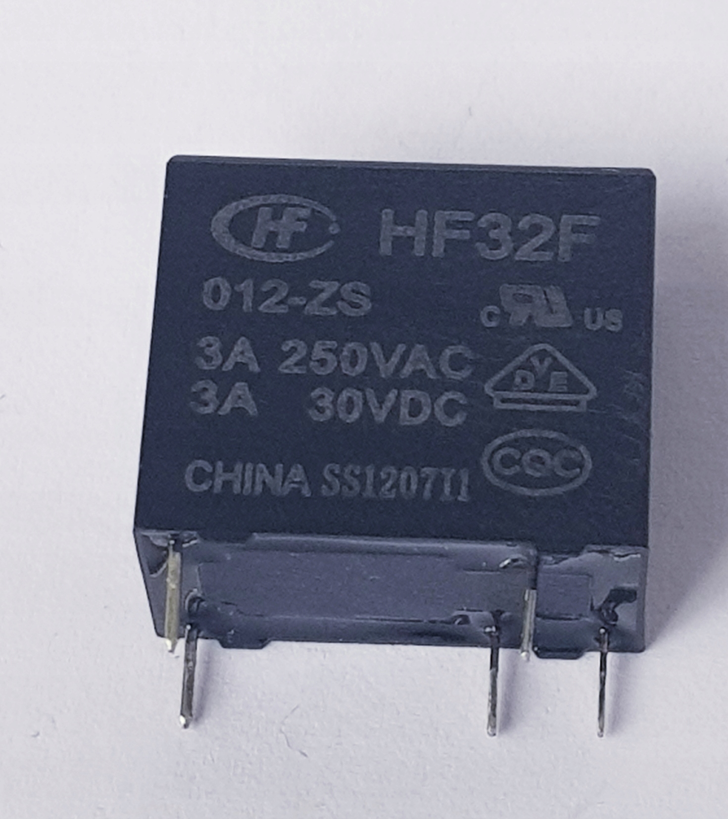 Przekaźnik HF32F-012-ZS HF32F 012-ZS HF32F/012-ZS HF32F 012 Zs HF32F012ZS